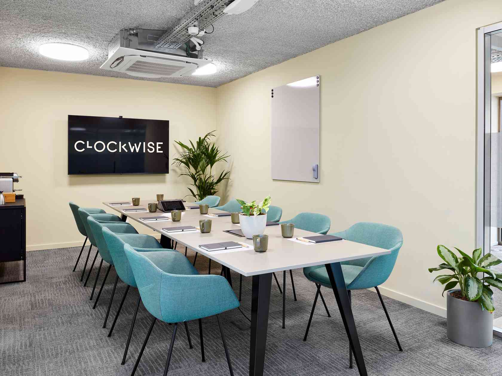 10 person meeting room