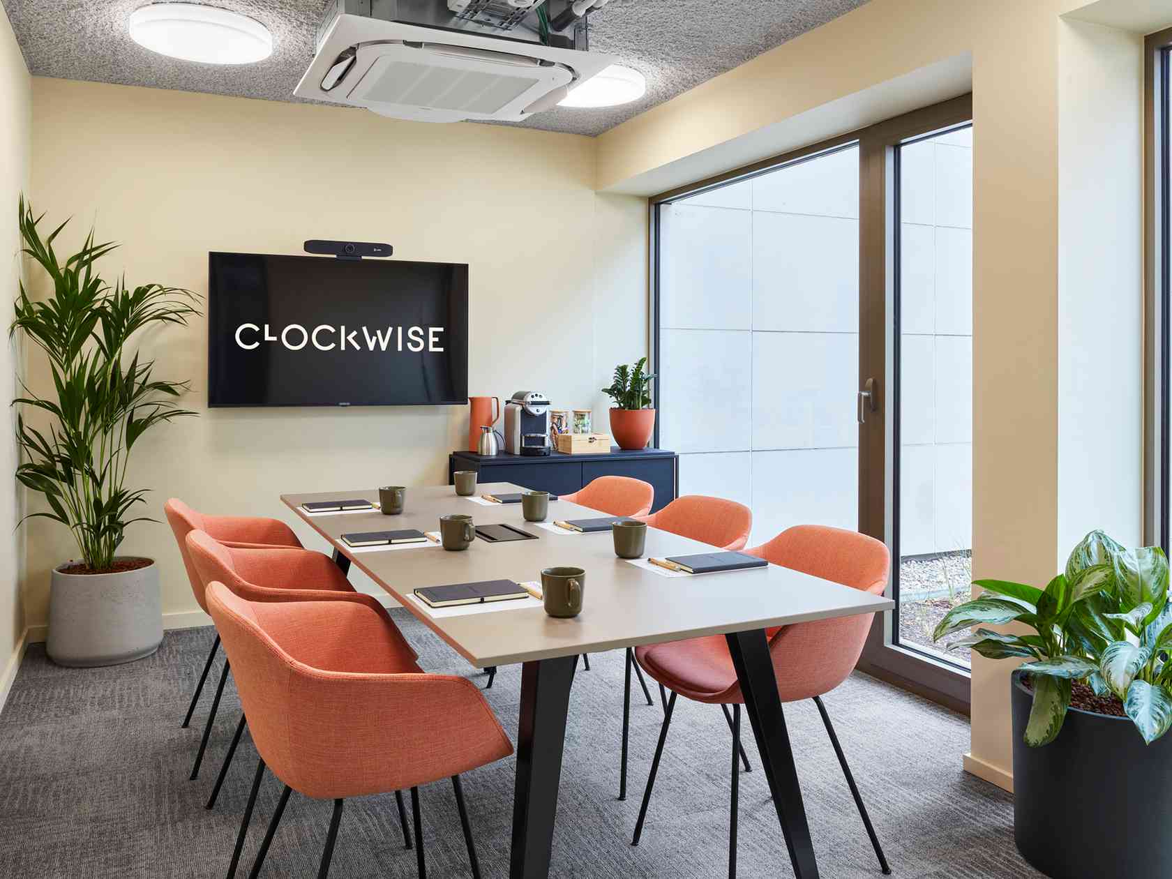 6 person meeting room