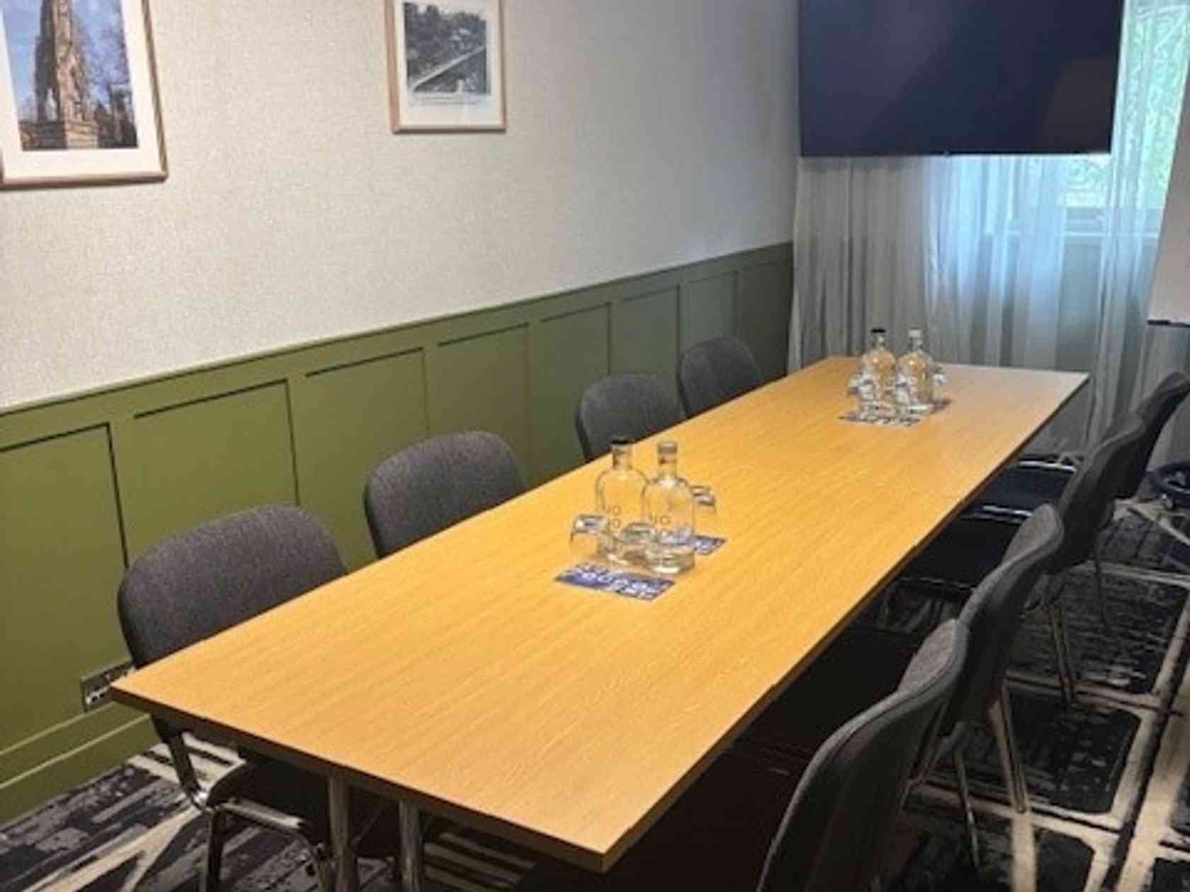 12 person meeting room