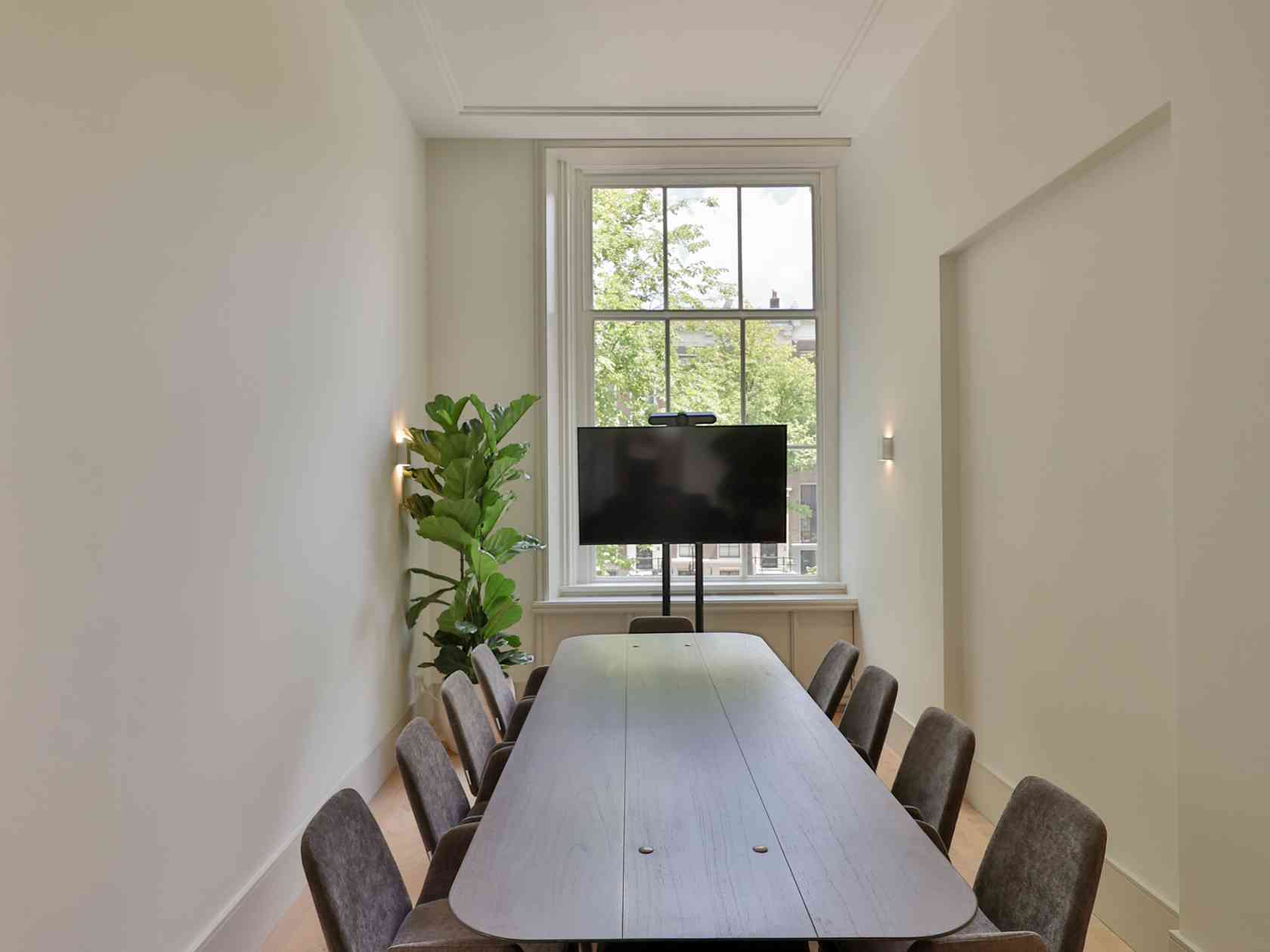 10 person meeting room