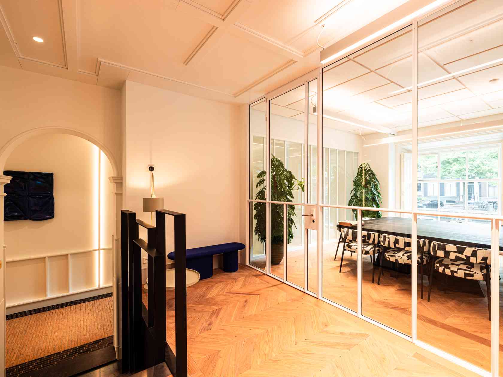 16 person meeting room