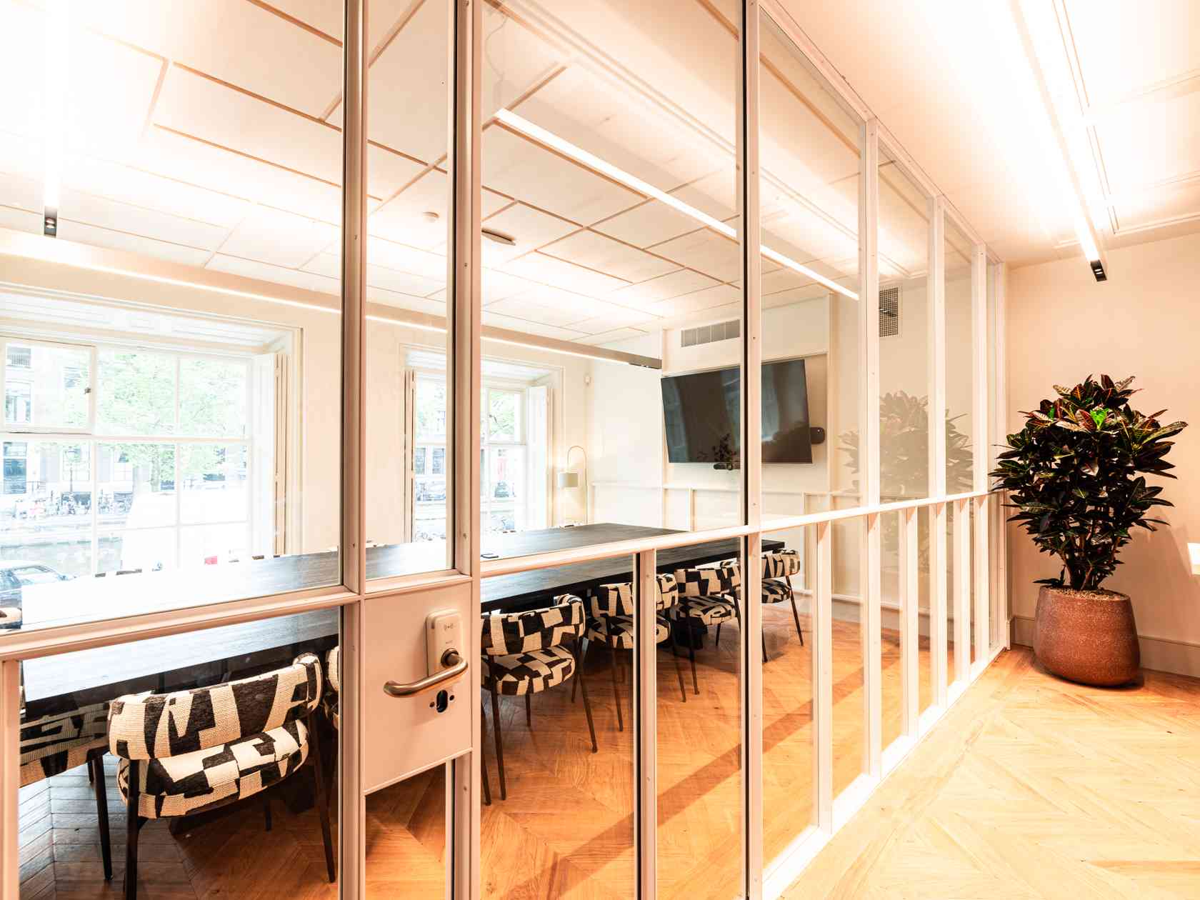 16 person meeting room