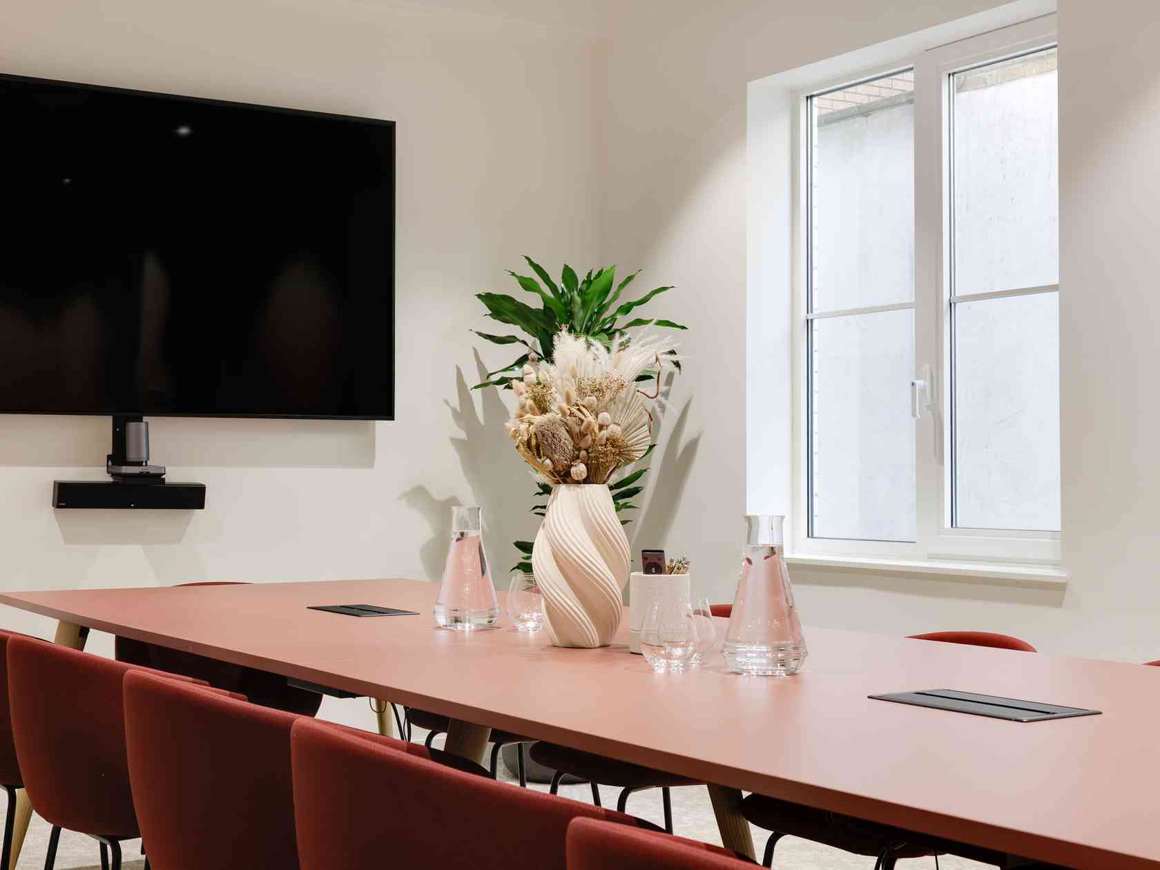 12 person meeting room