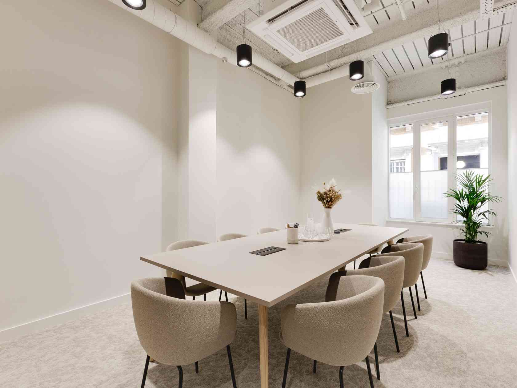 10 person meeting room