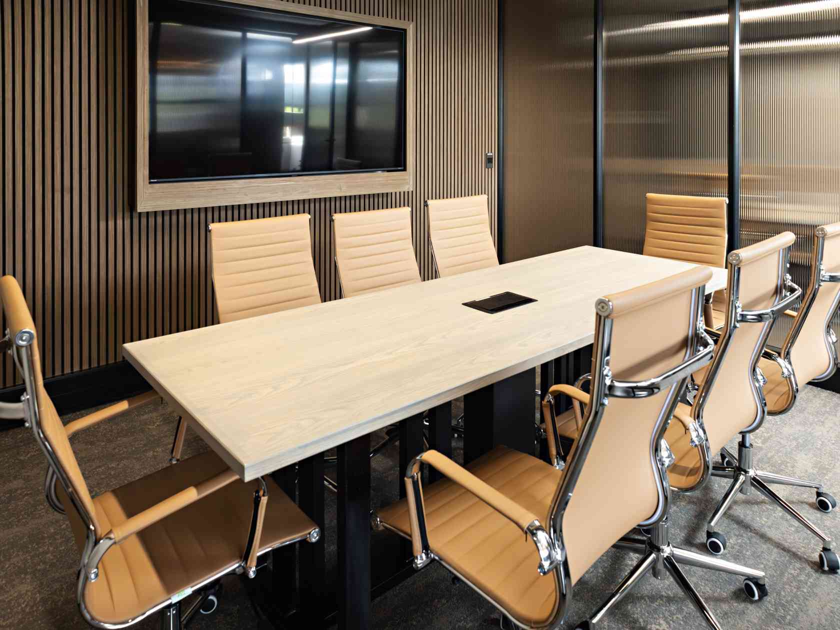 8 person meeting room