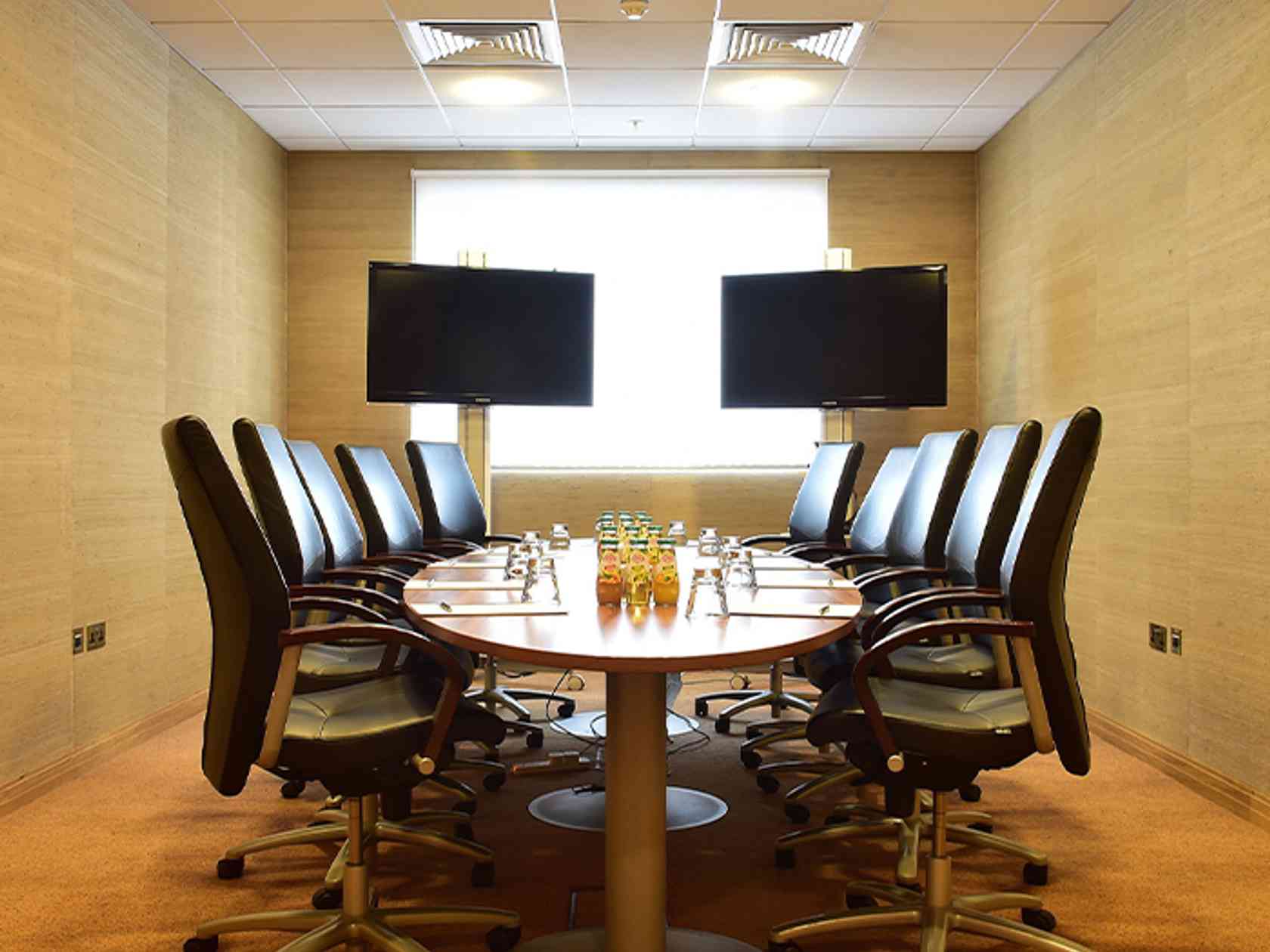12 person meeting room