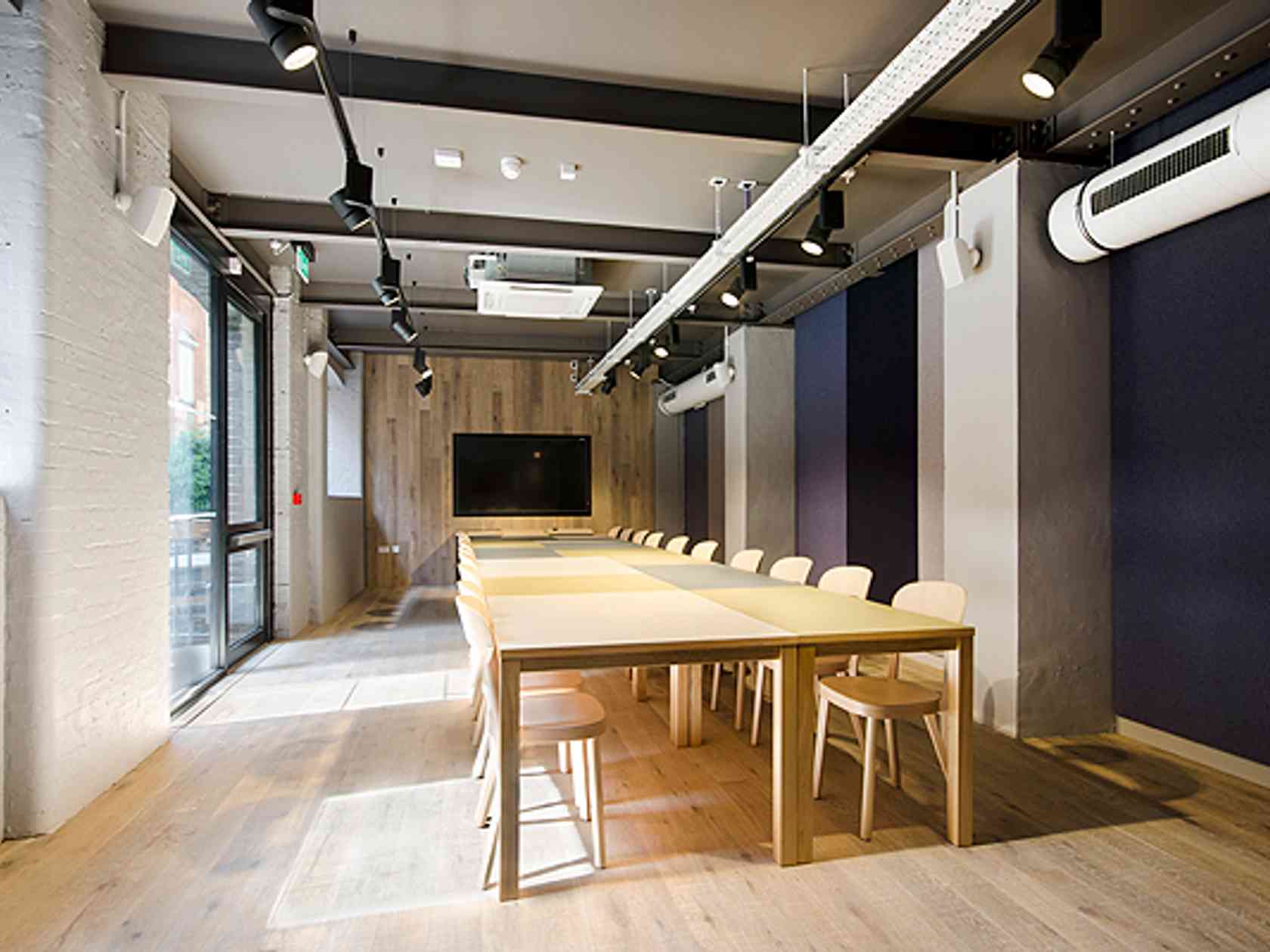 20-person meeting room