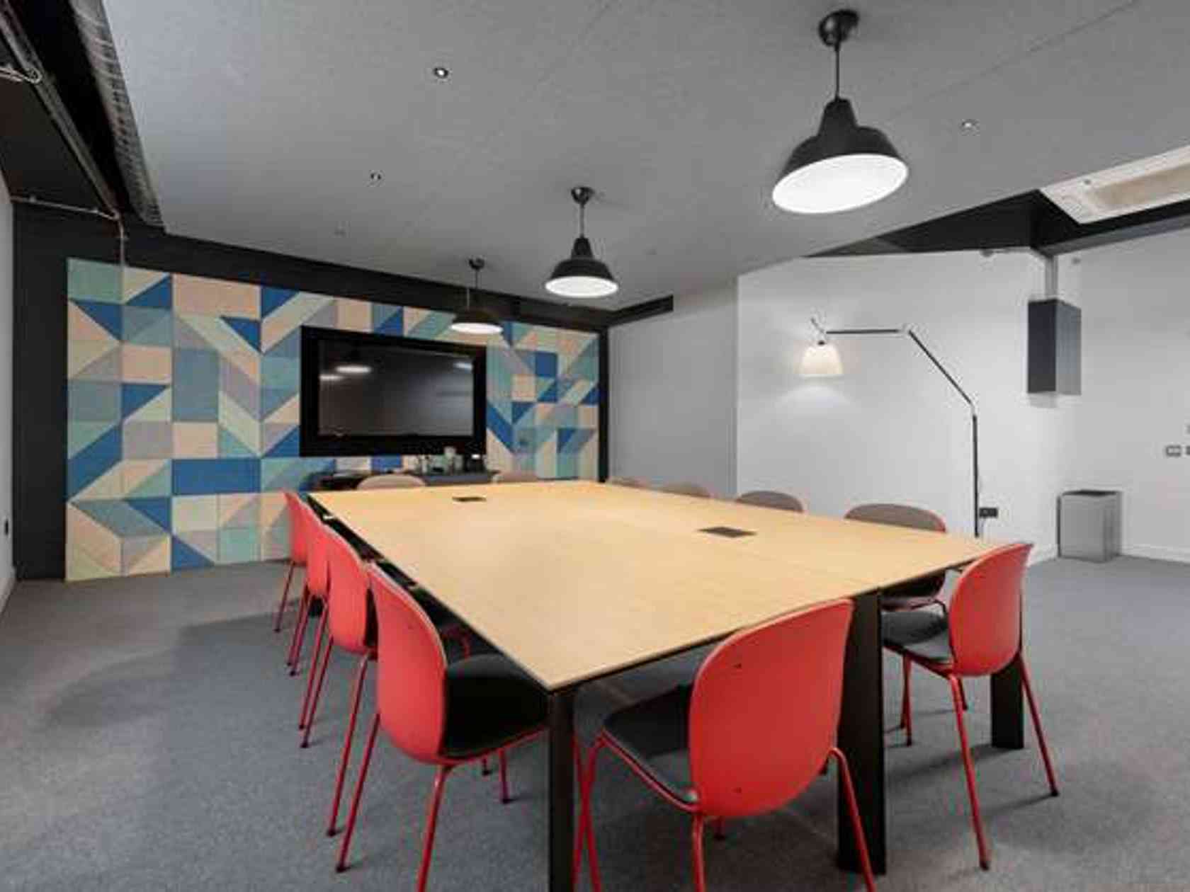 12-person meeting room