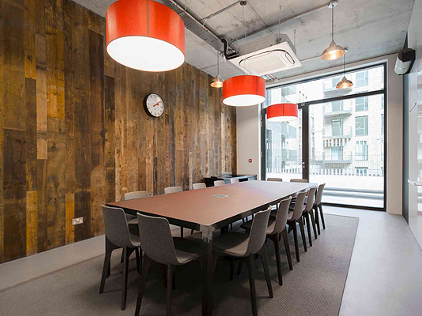 14-person meeting room