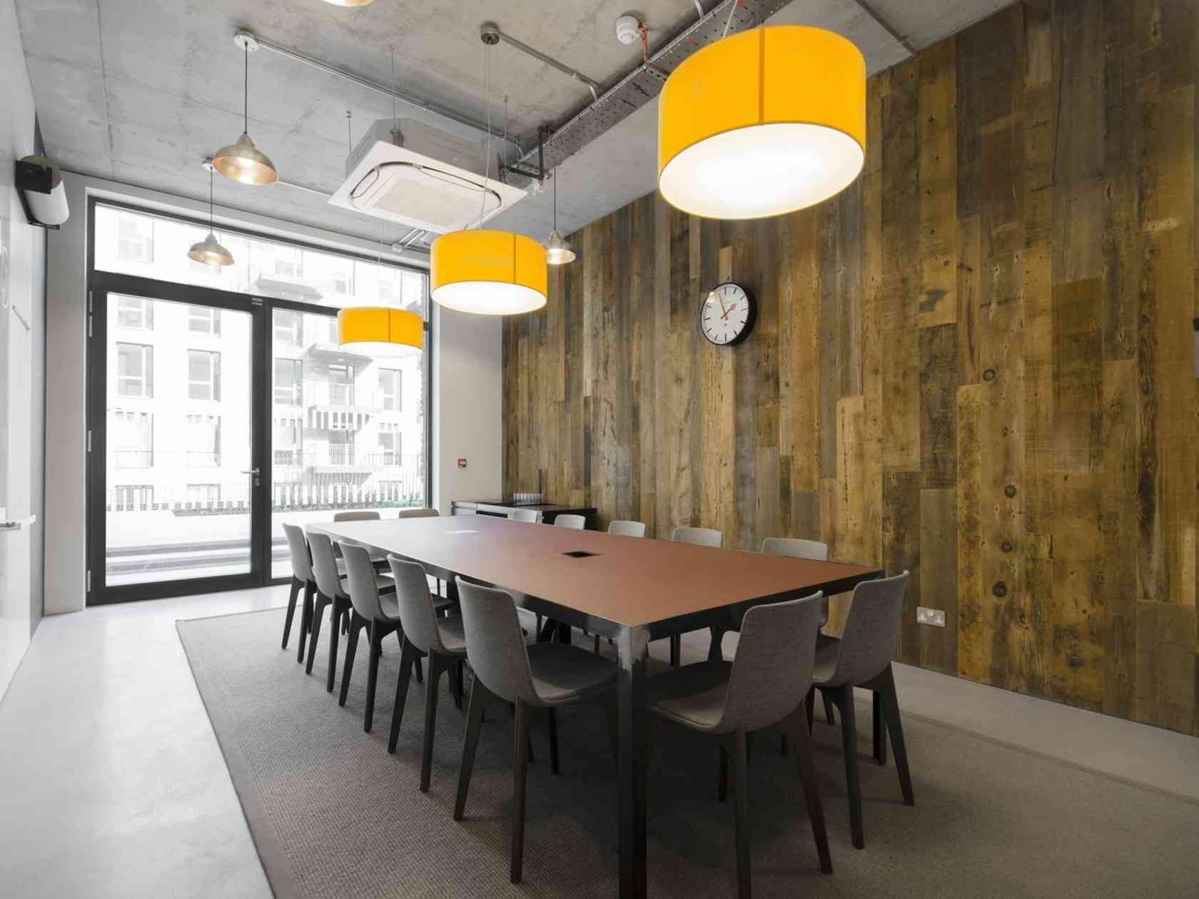 14-person meeting room