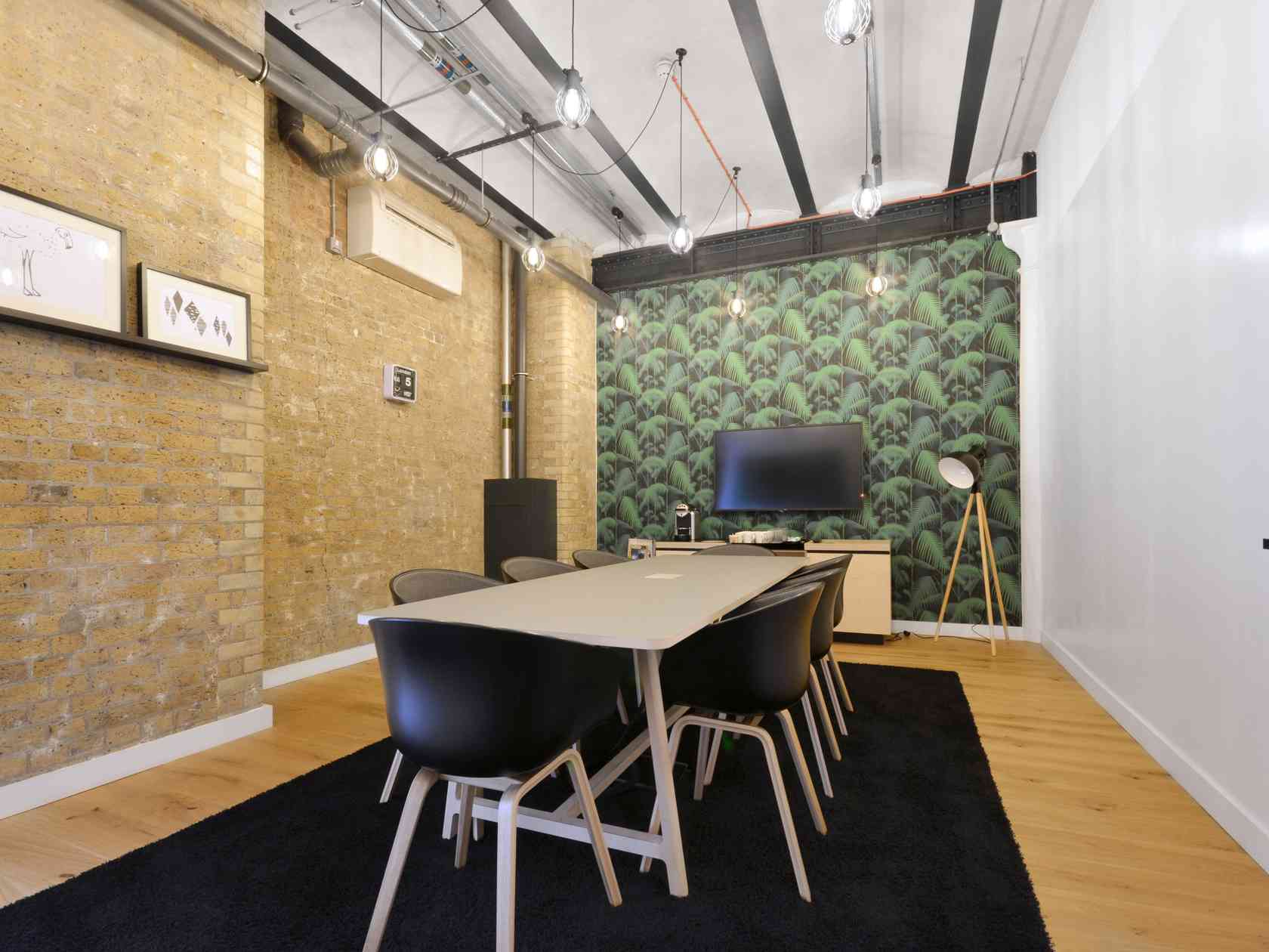 8-person meeting room