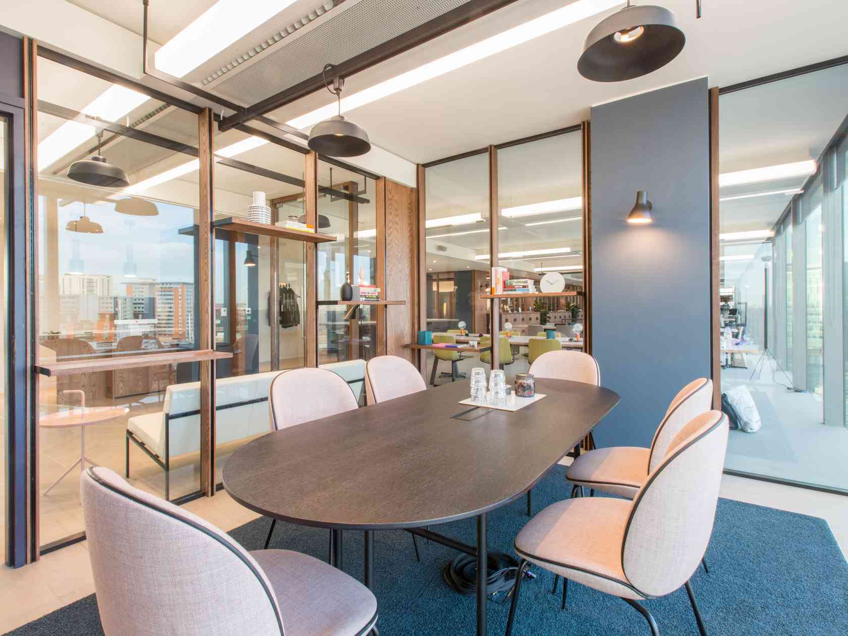 6 person meeting room