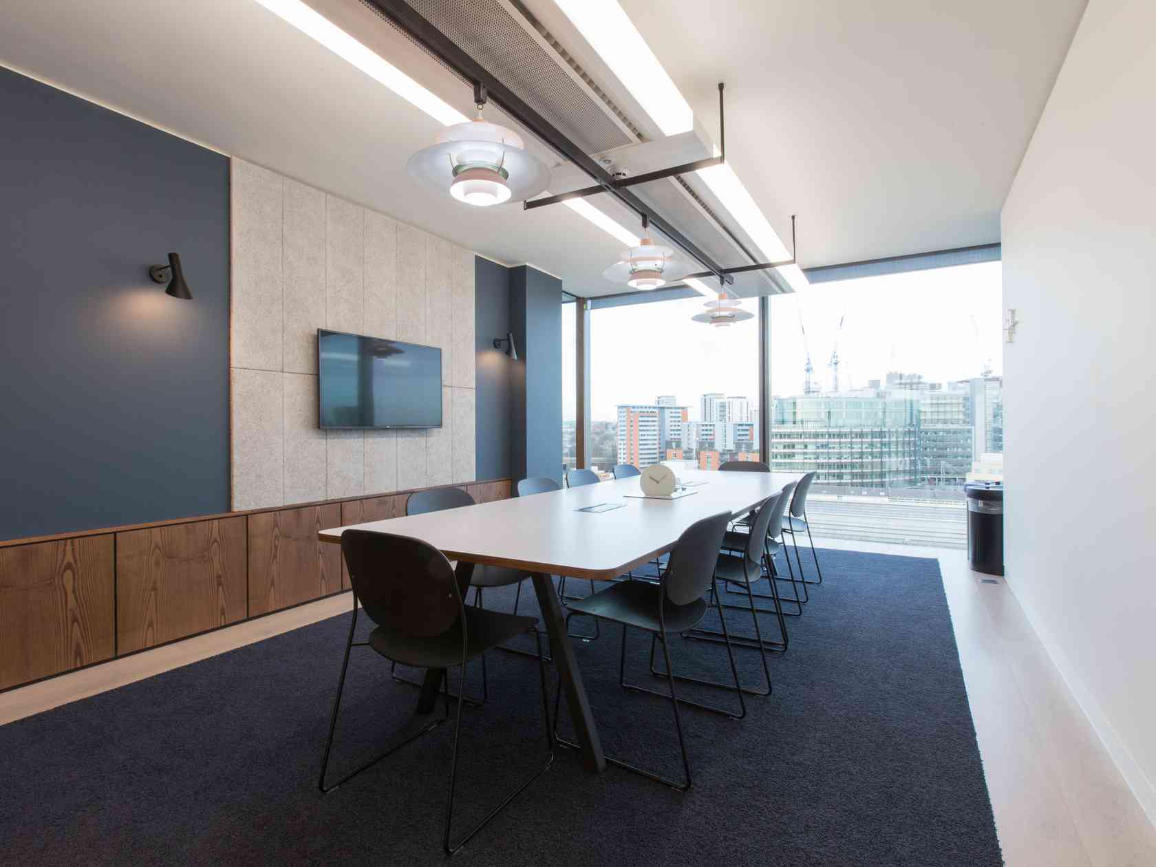 10 person meeting room