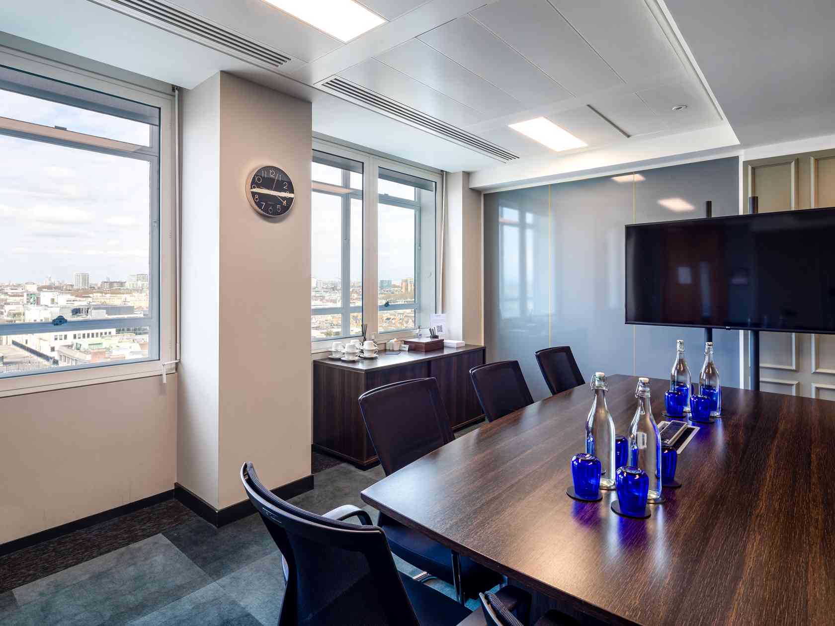 8 person meeting room