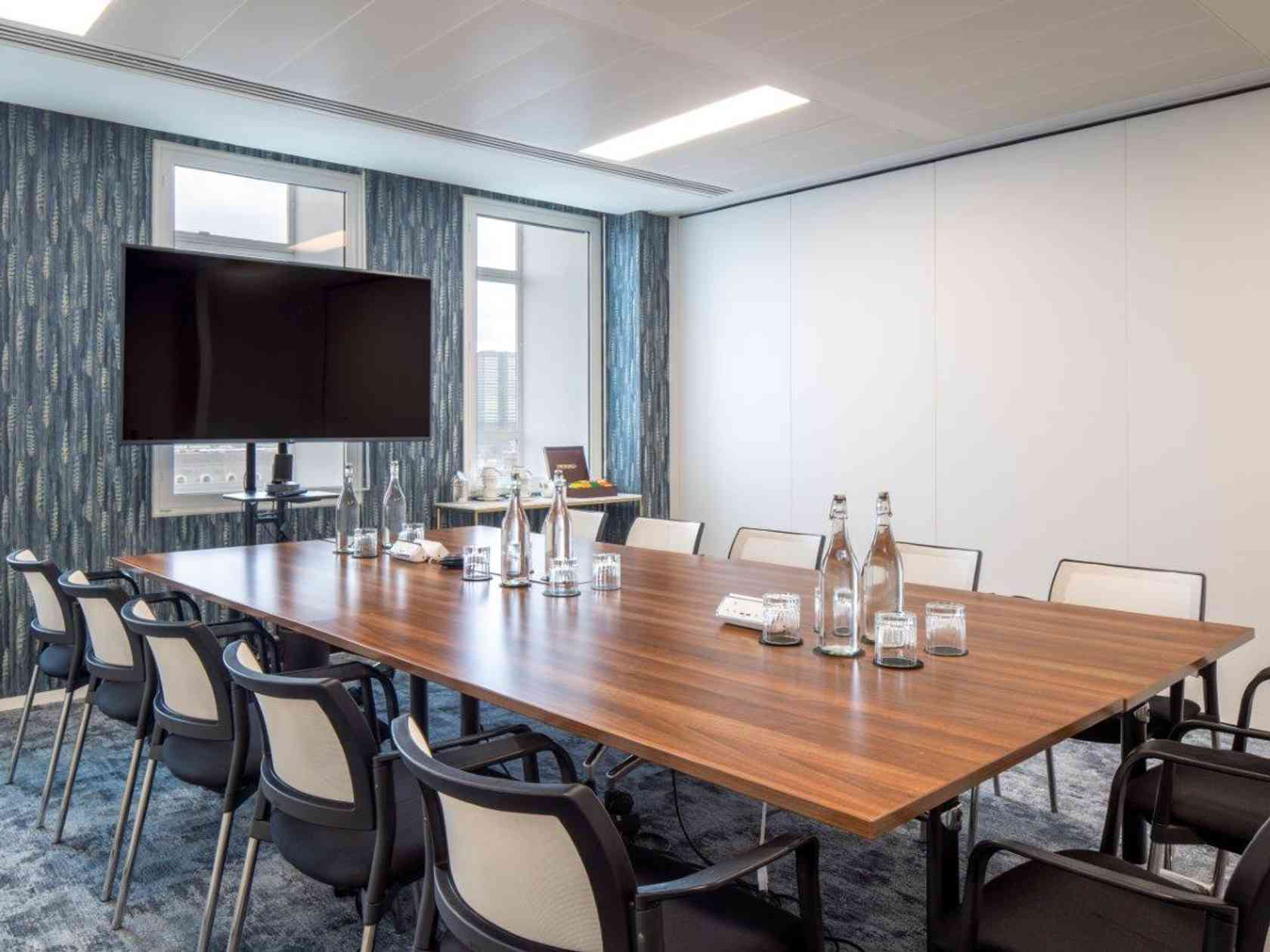 12 person meeting room