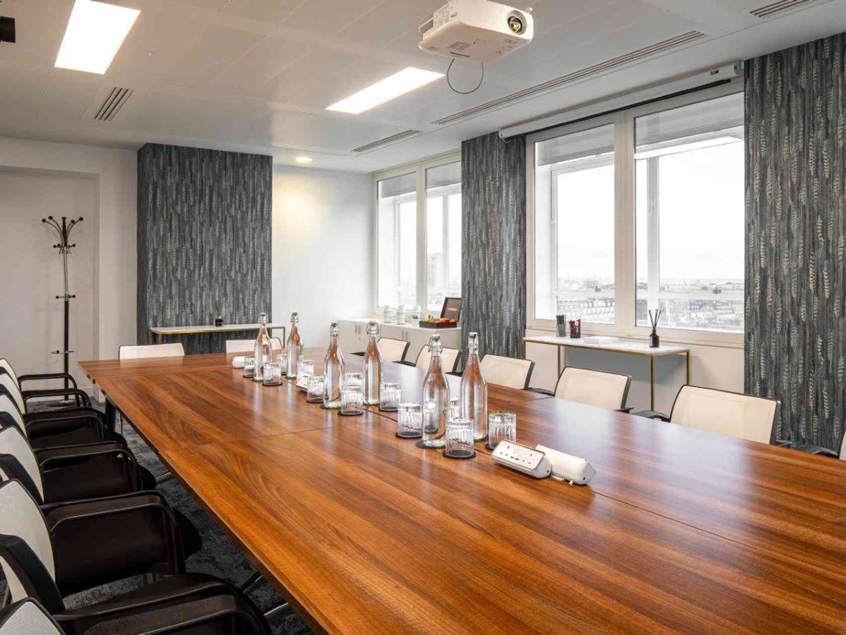 14 person meeting room