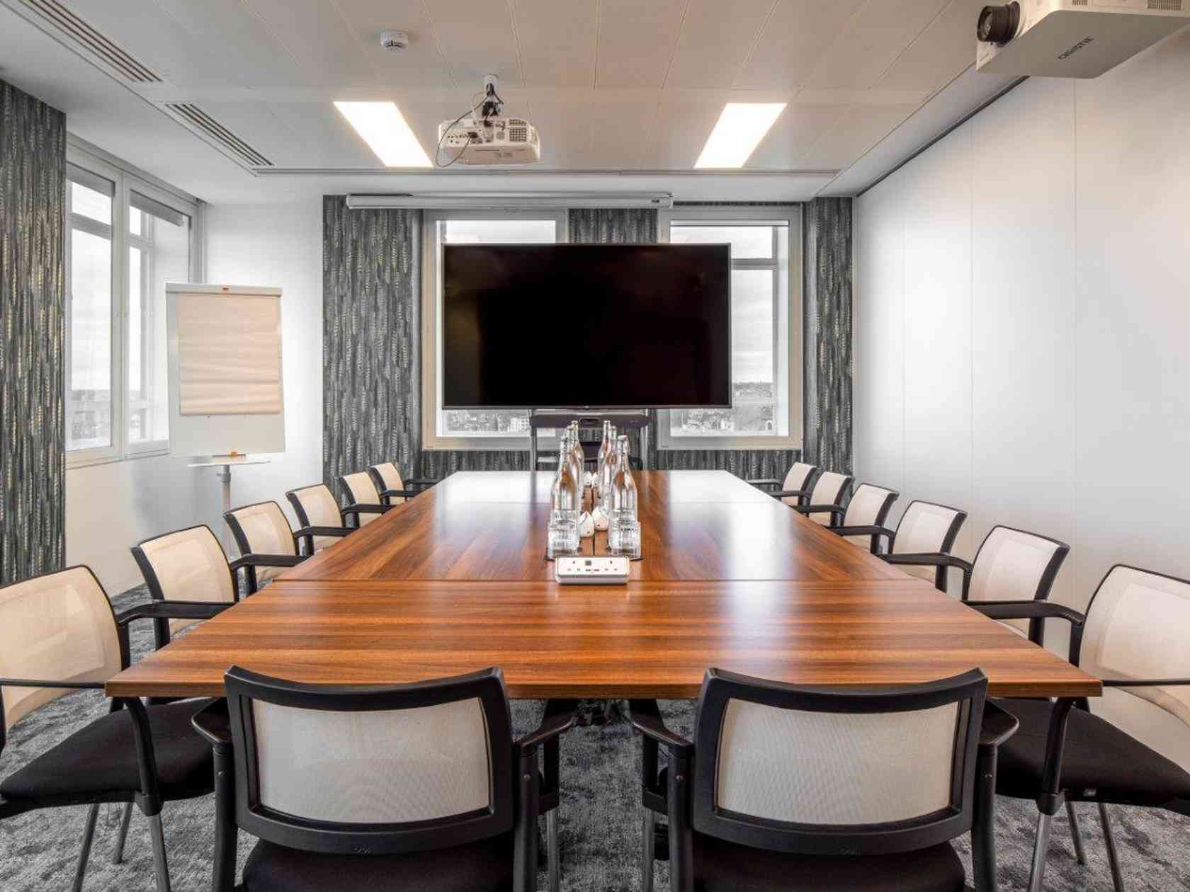 14 person meeting room