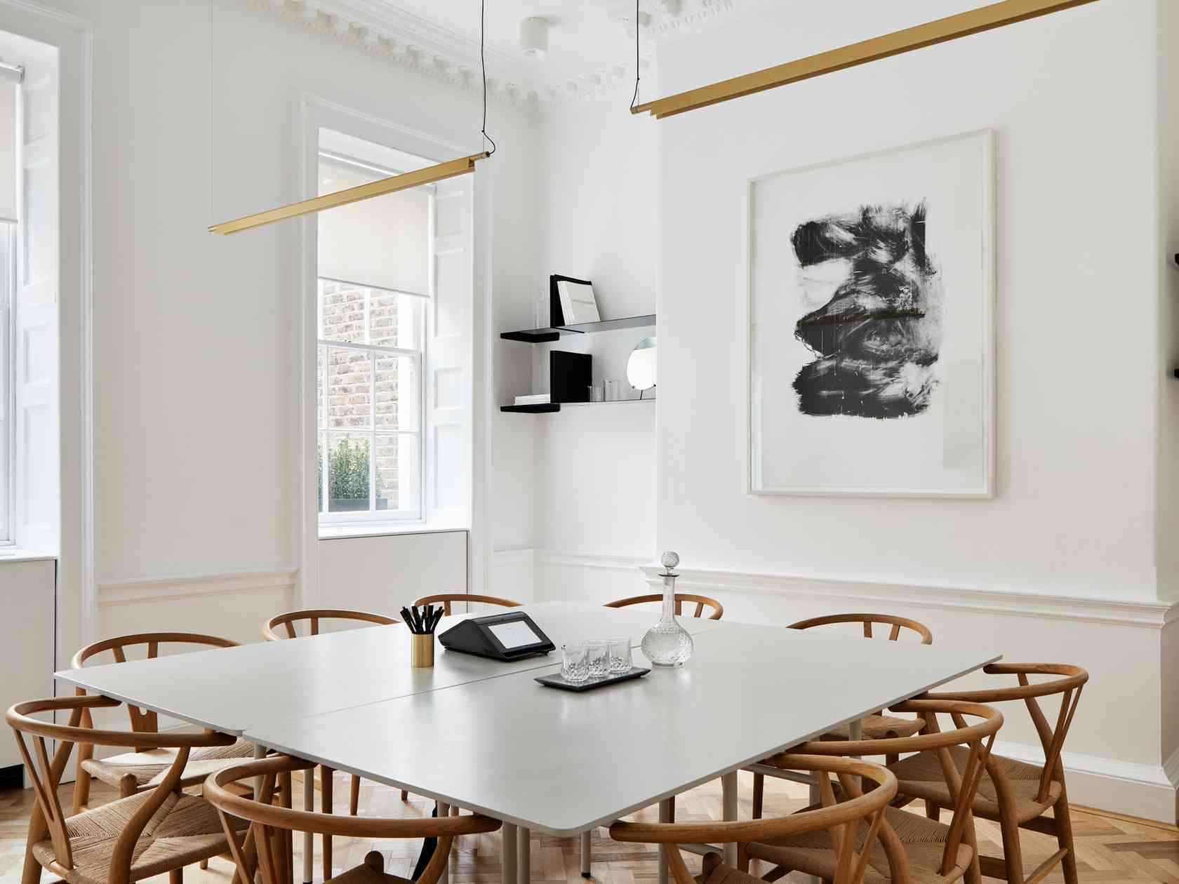 10-person meeting room