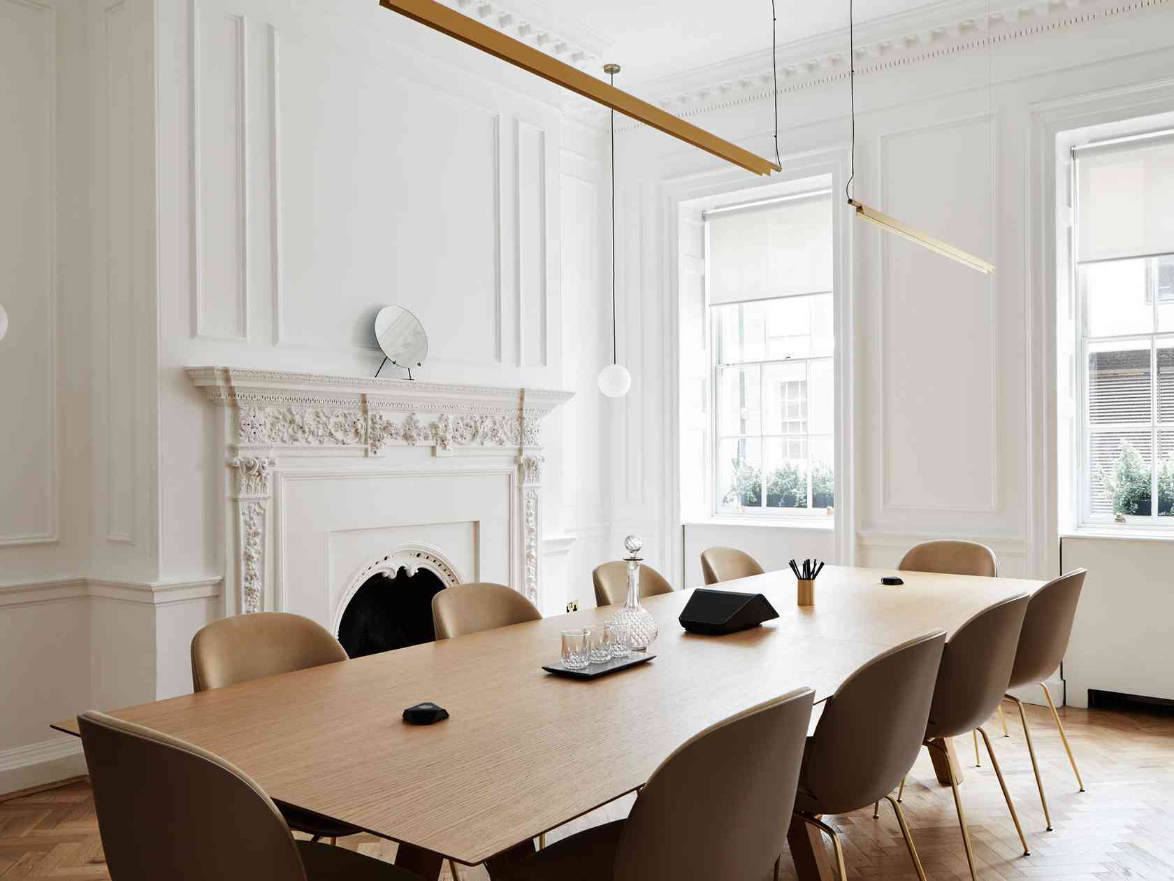 10-person meeting room