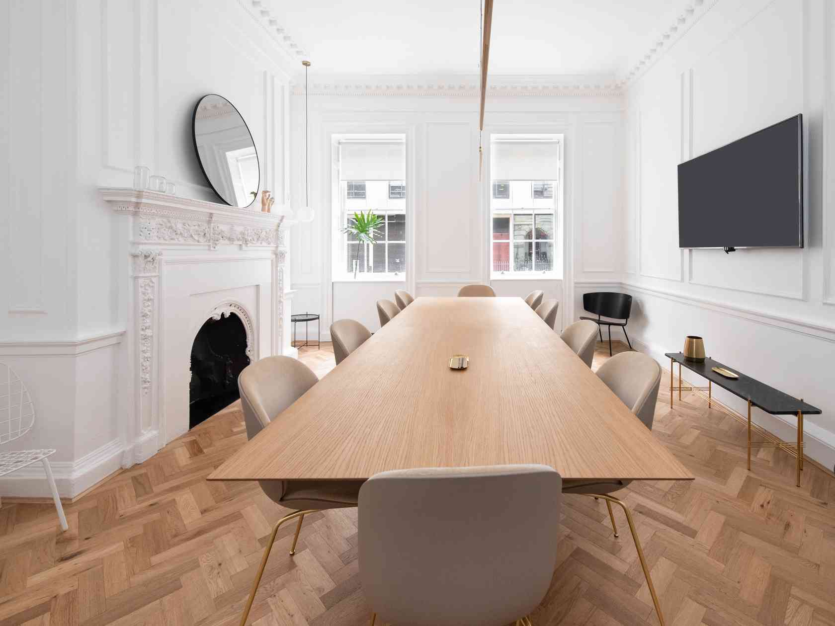 10-person meeting room