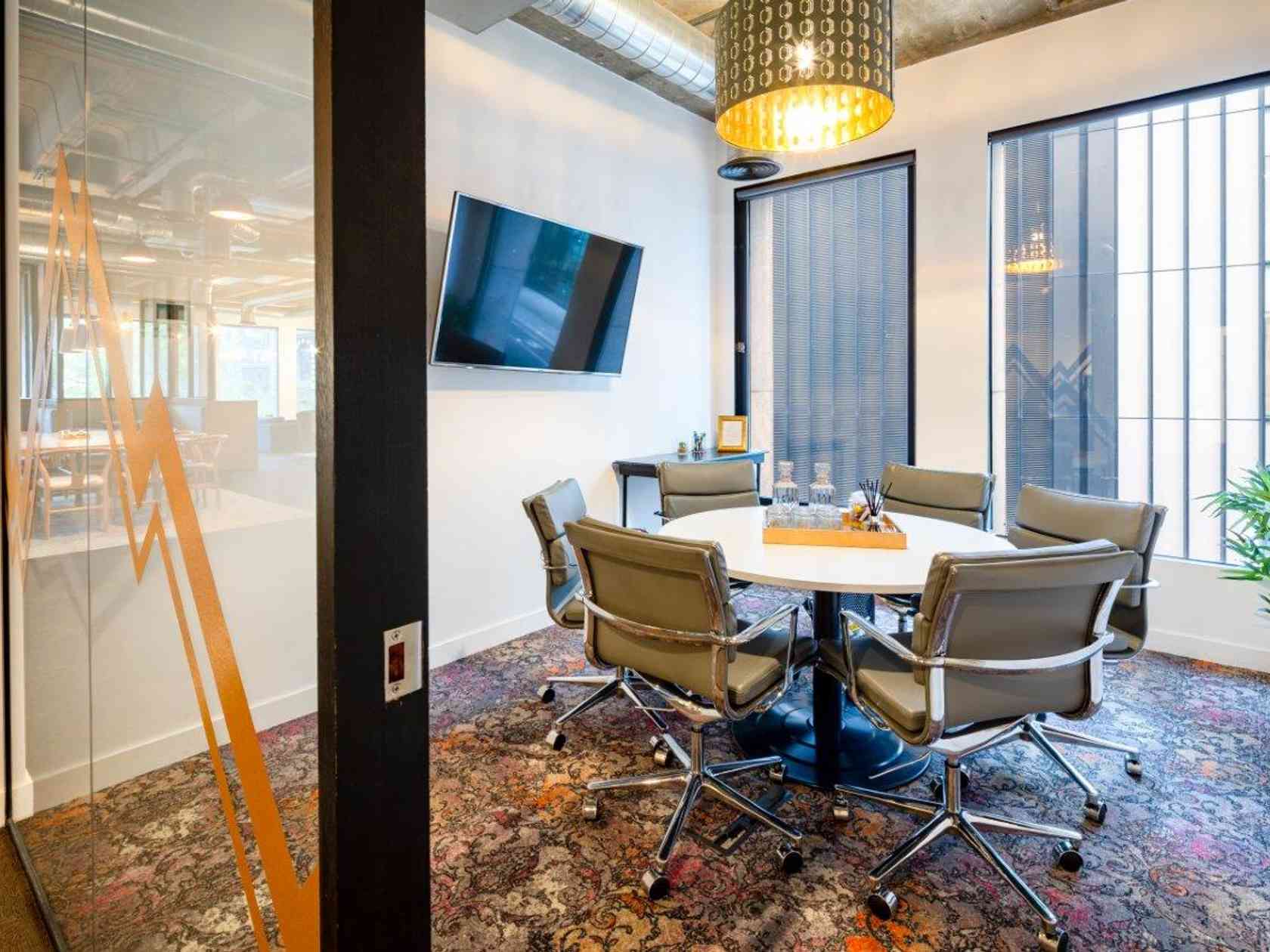 6 person meeting room