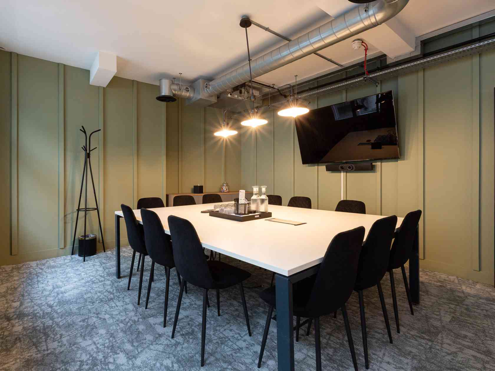 12 person meeting room