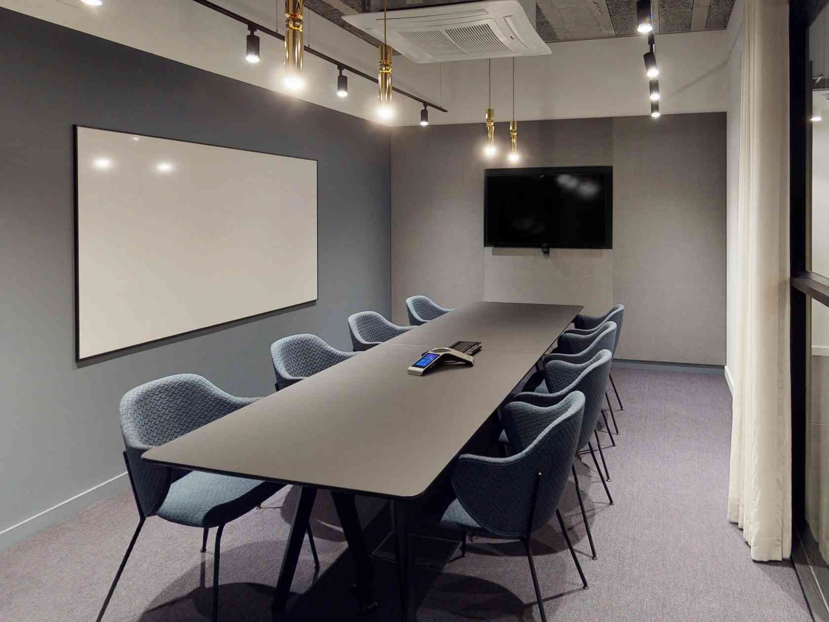 8 person meeting room