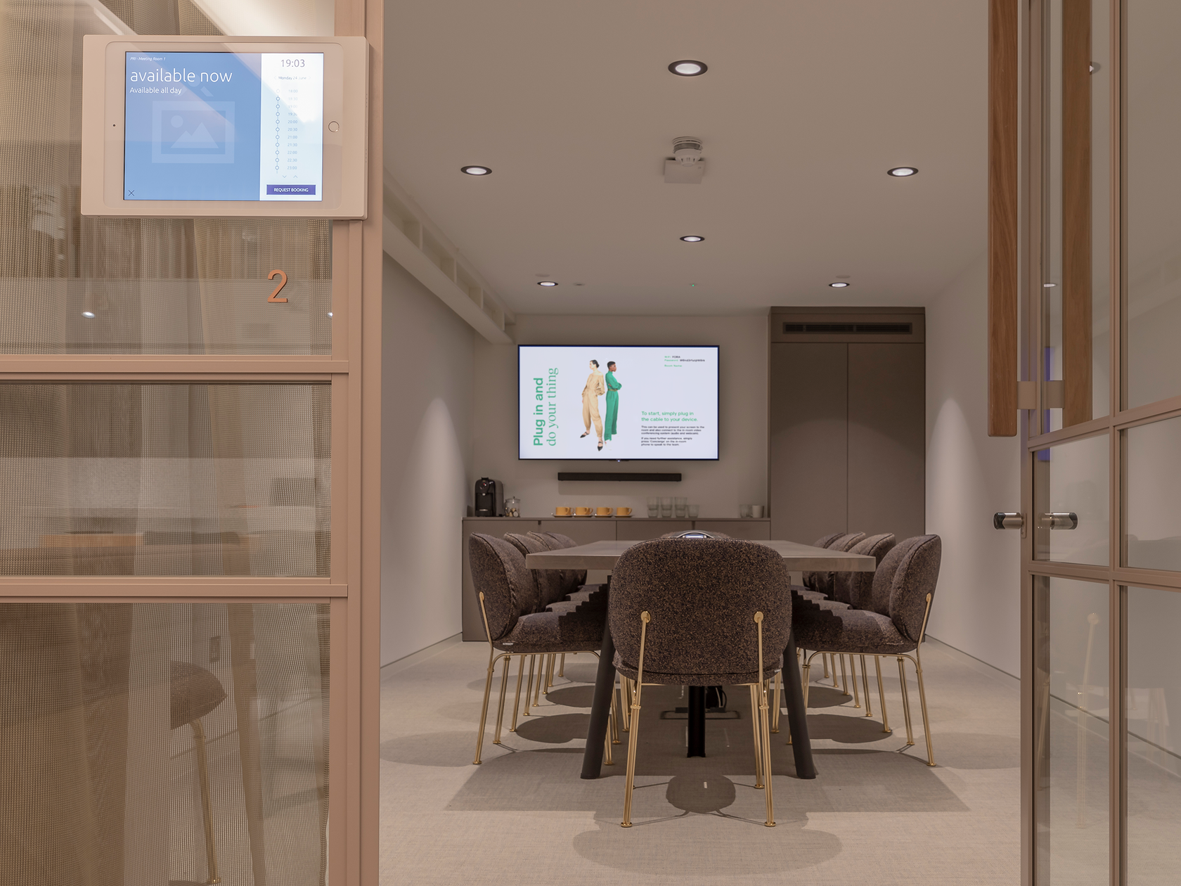 10 person meeting room