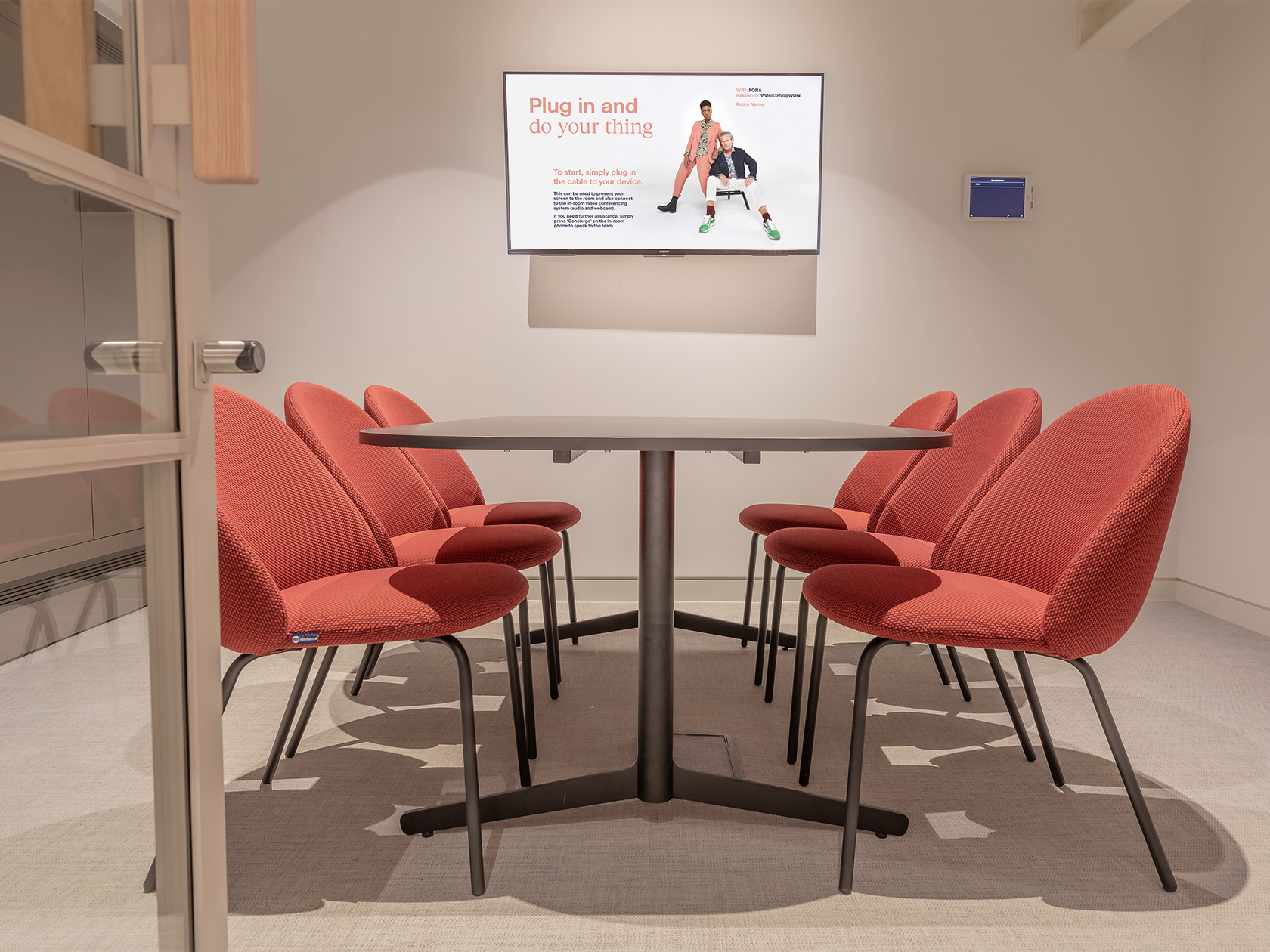 6 person meeting room