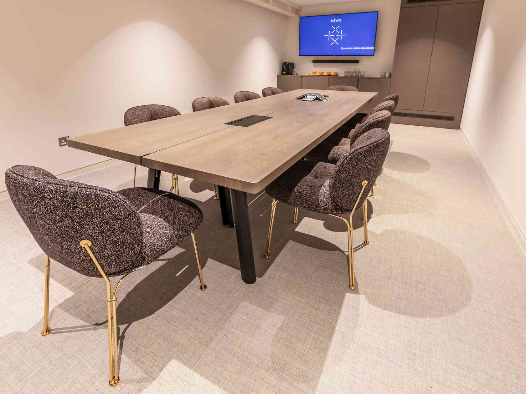 10 person meeting room