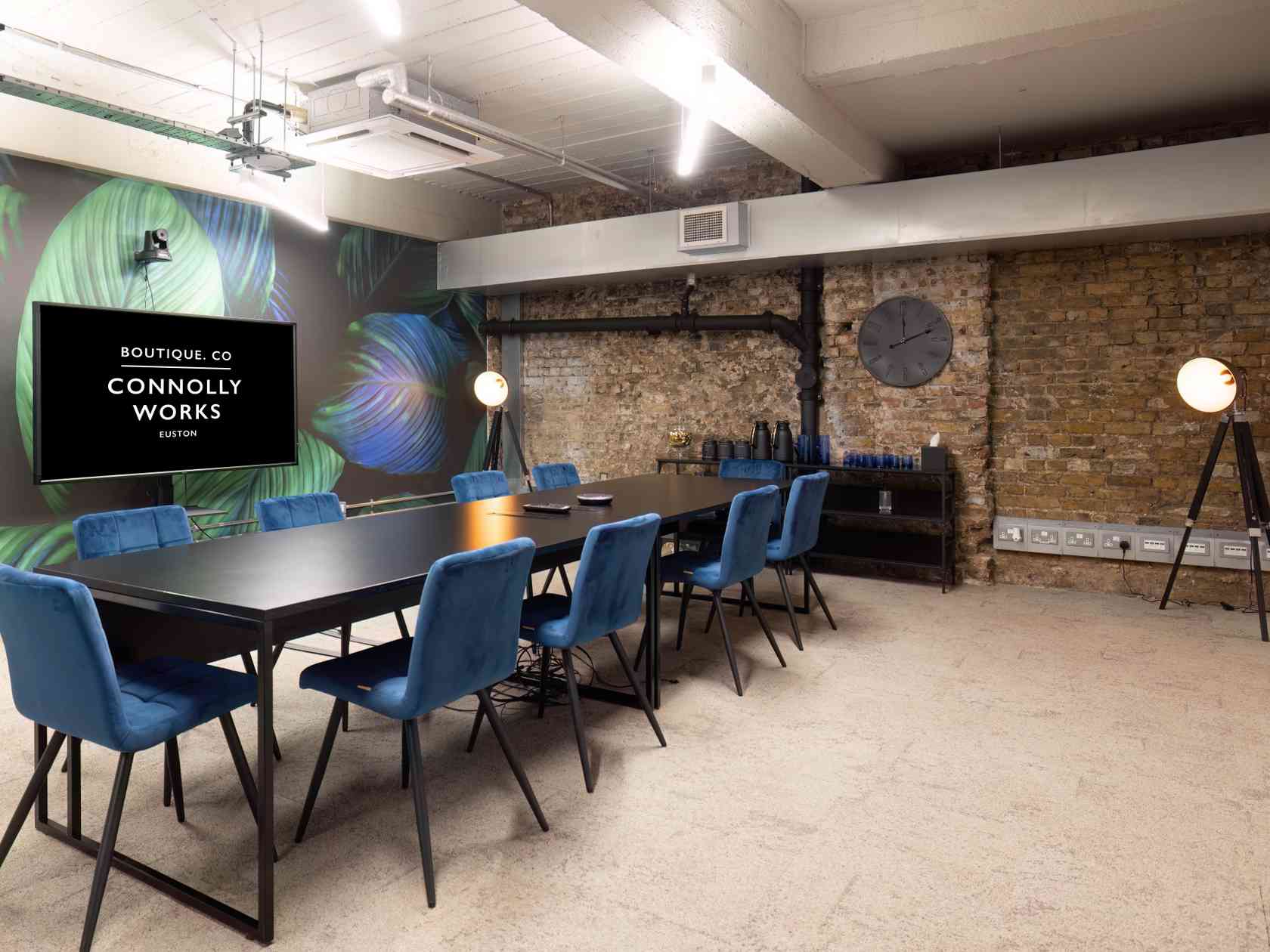 10 person meeting room
