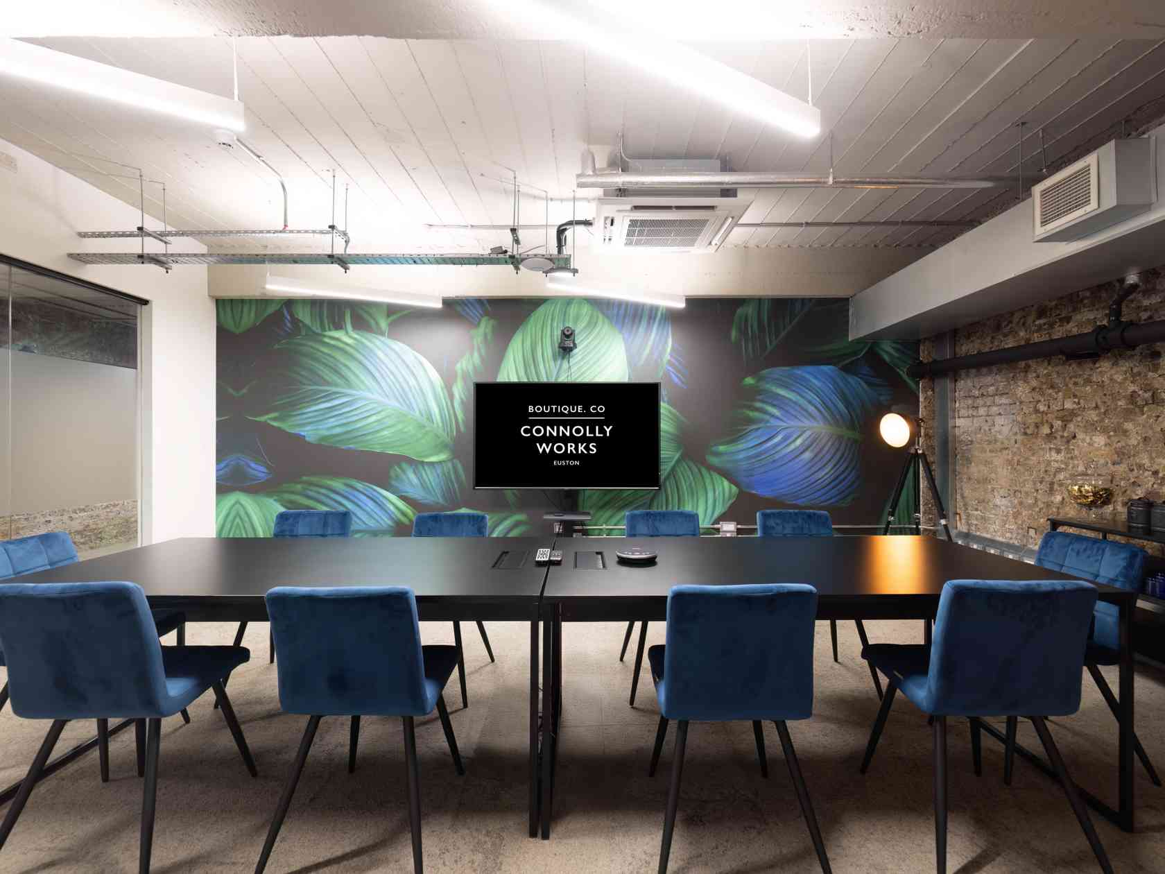 10 person meeting room