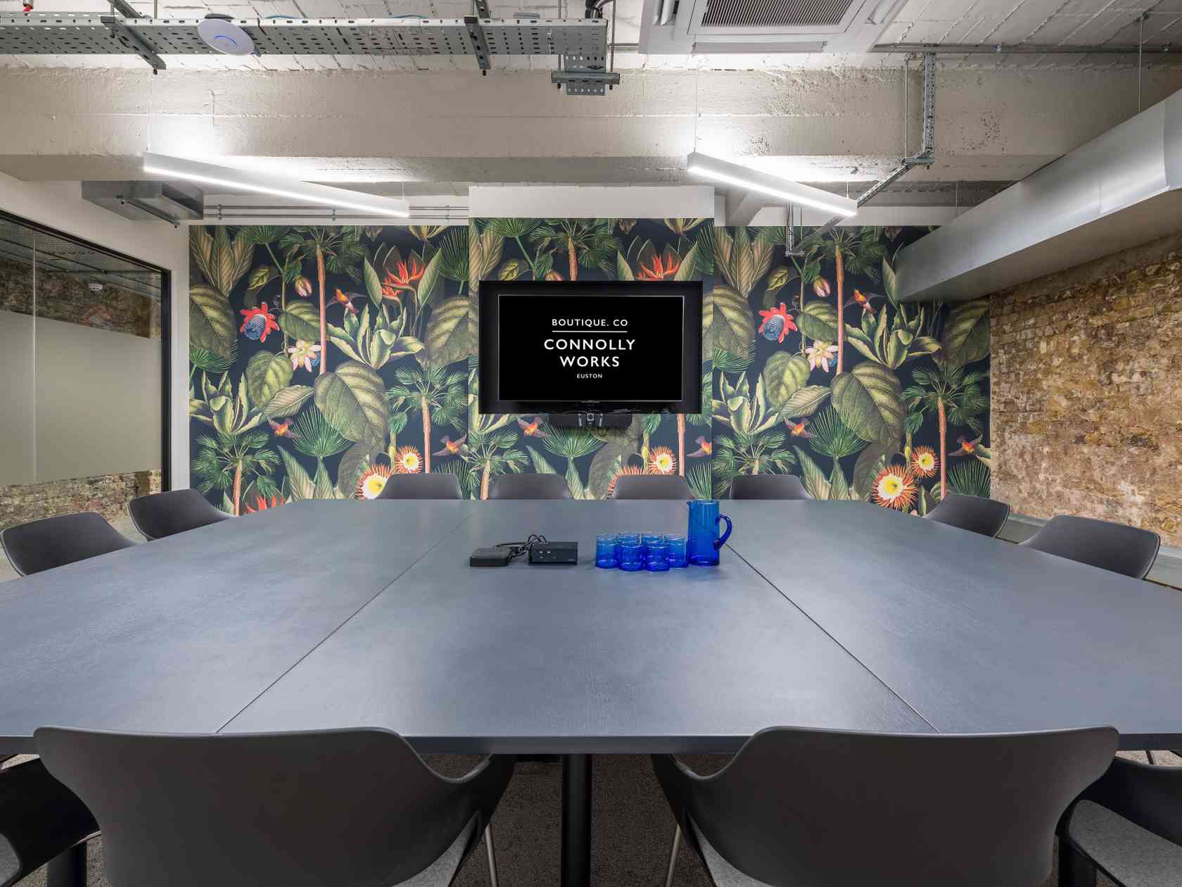 14 person meeting room