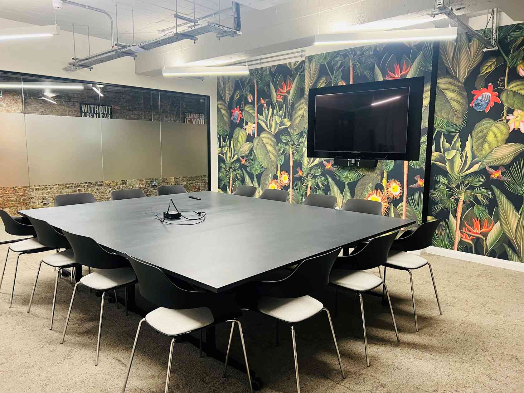 14 person meeting room