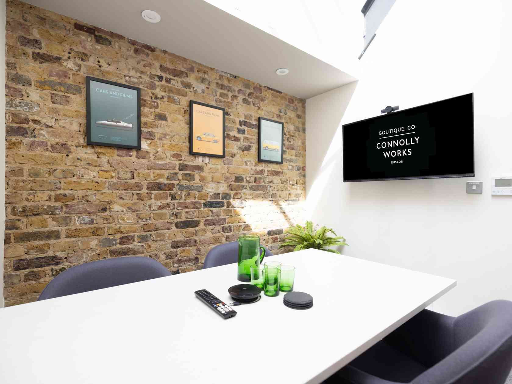 4 person meeting room