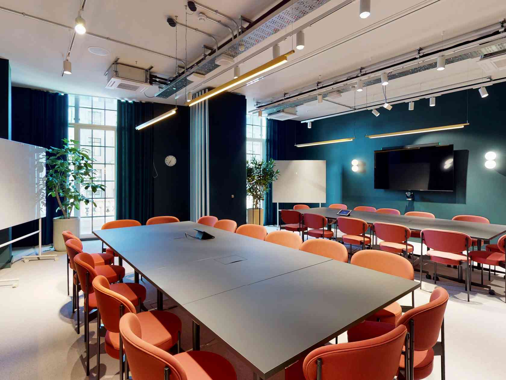 28 person meeting room
