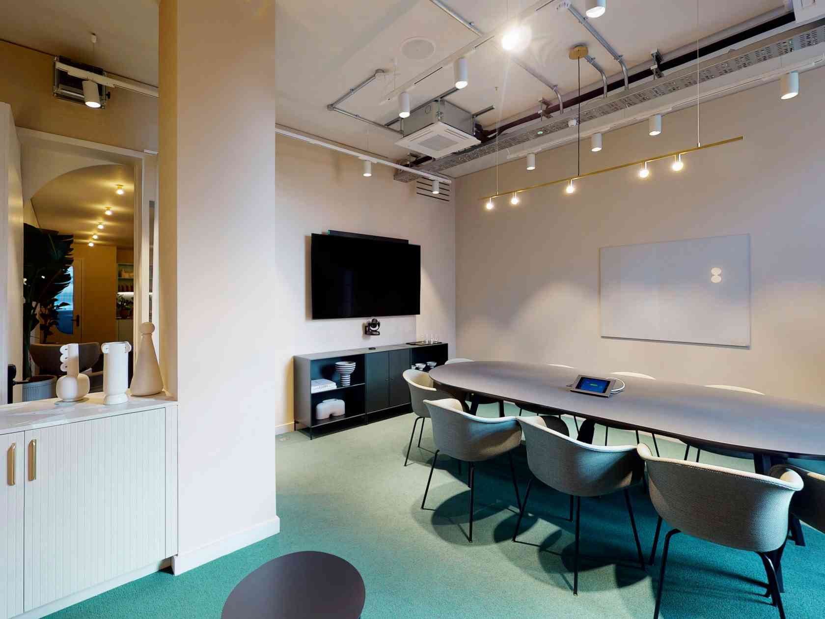 10 person meeting room