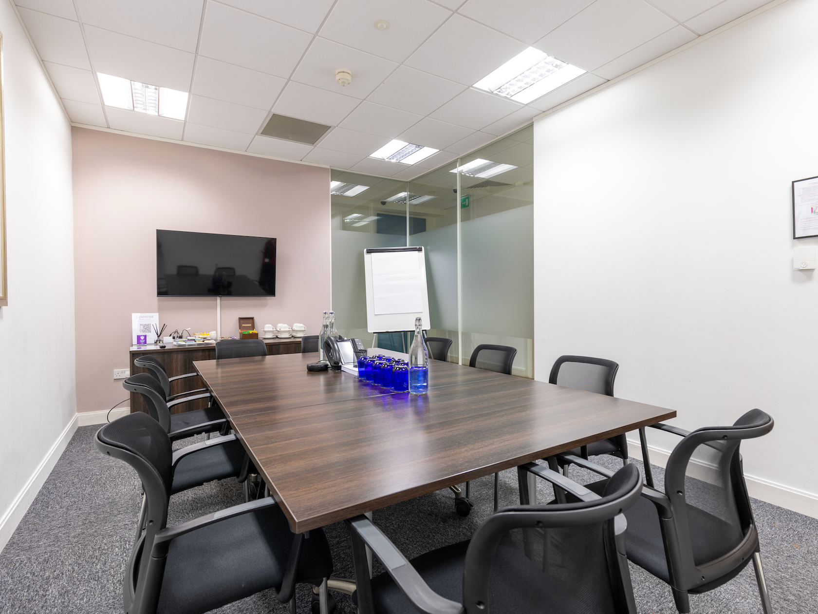 10 person meeting room