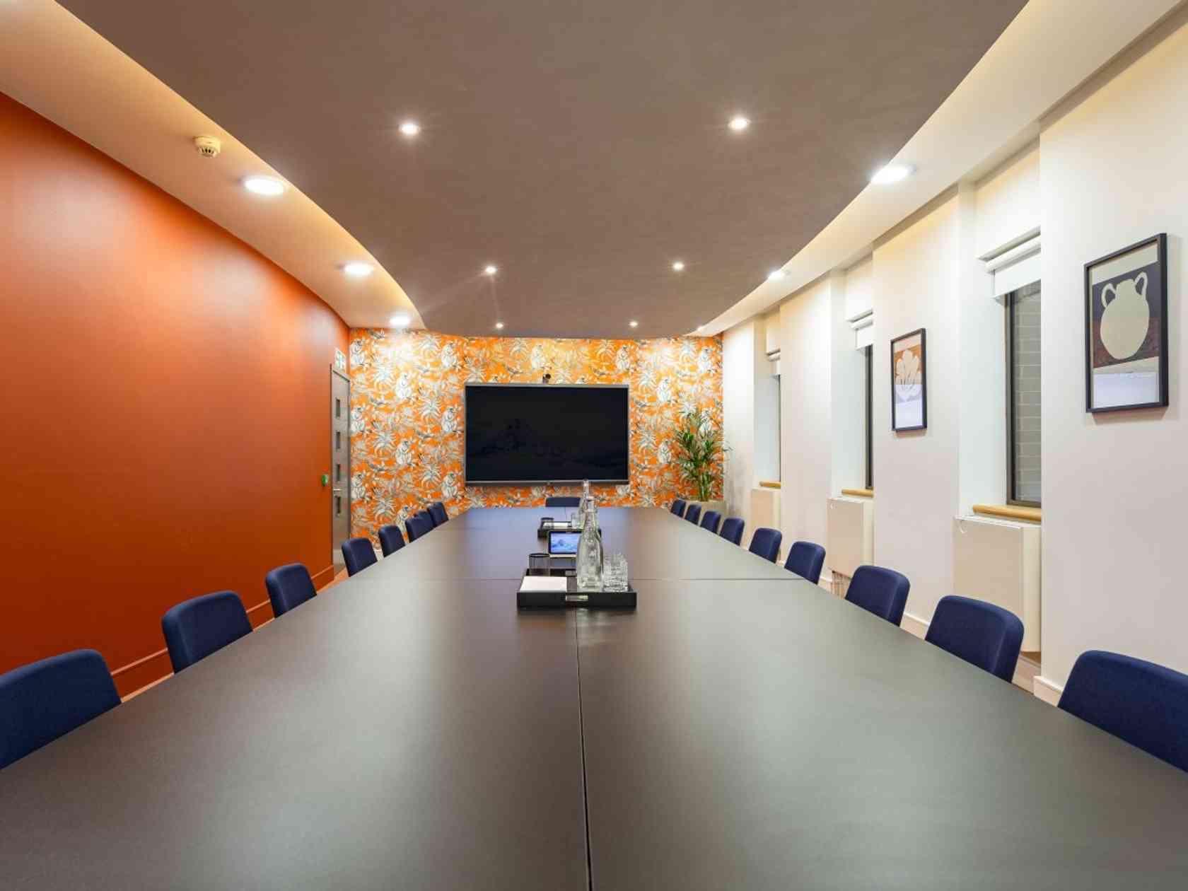 18 person meeting room