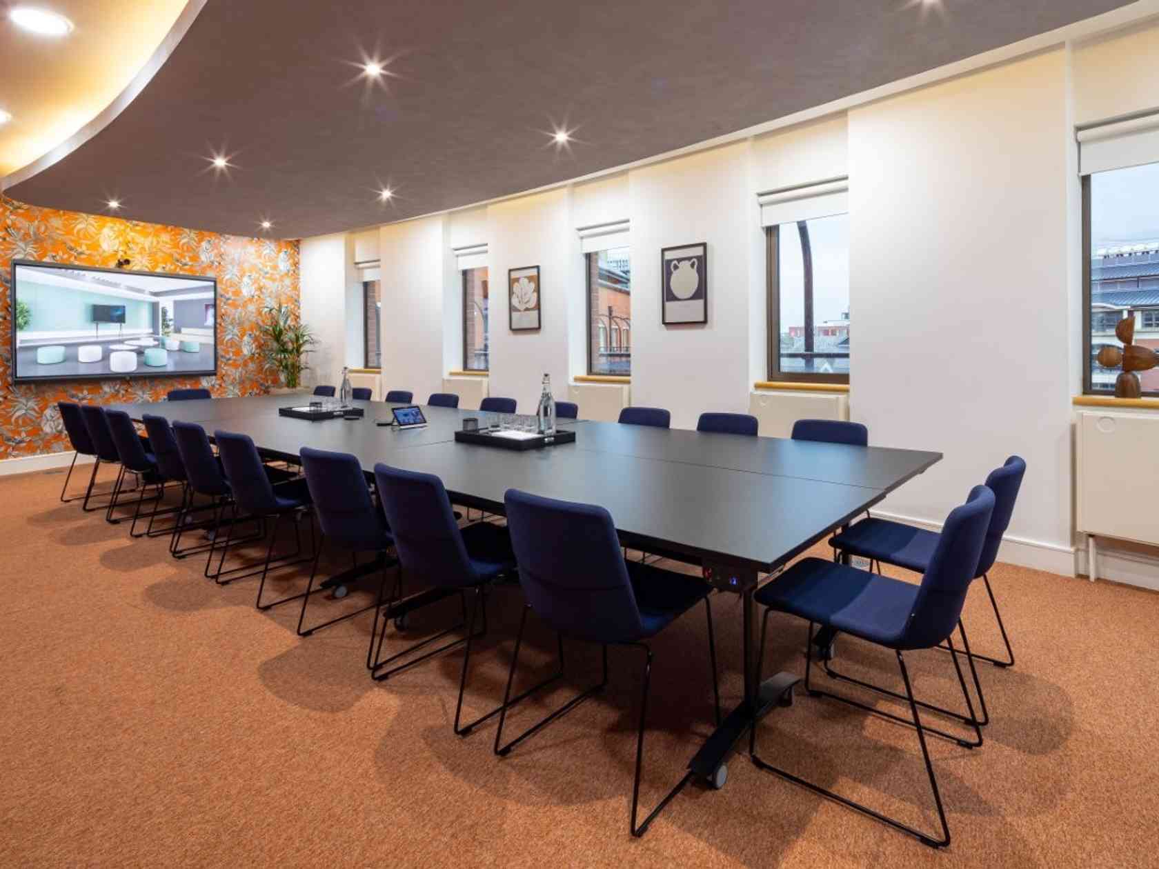 18 person meeting room