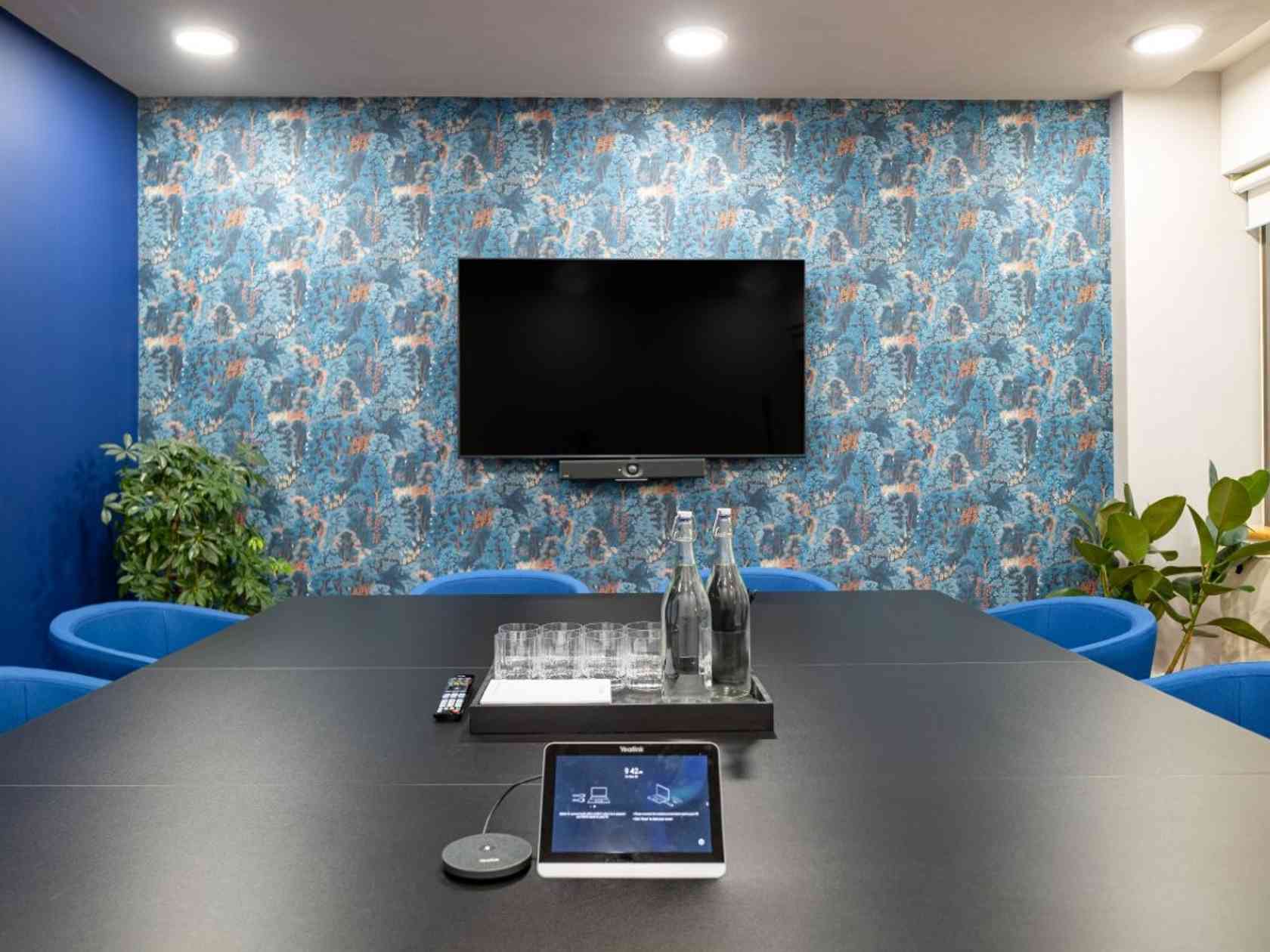 10 person meeting room