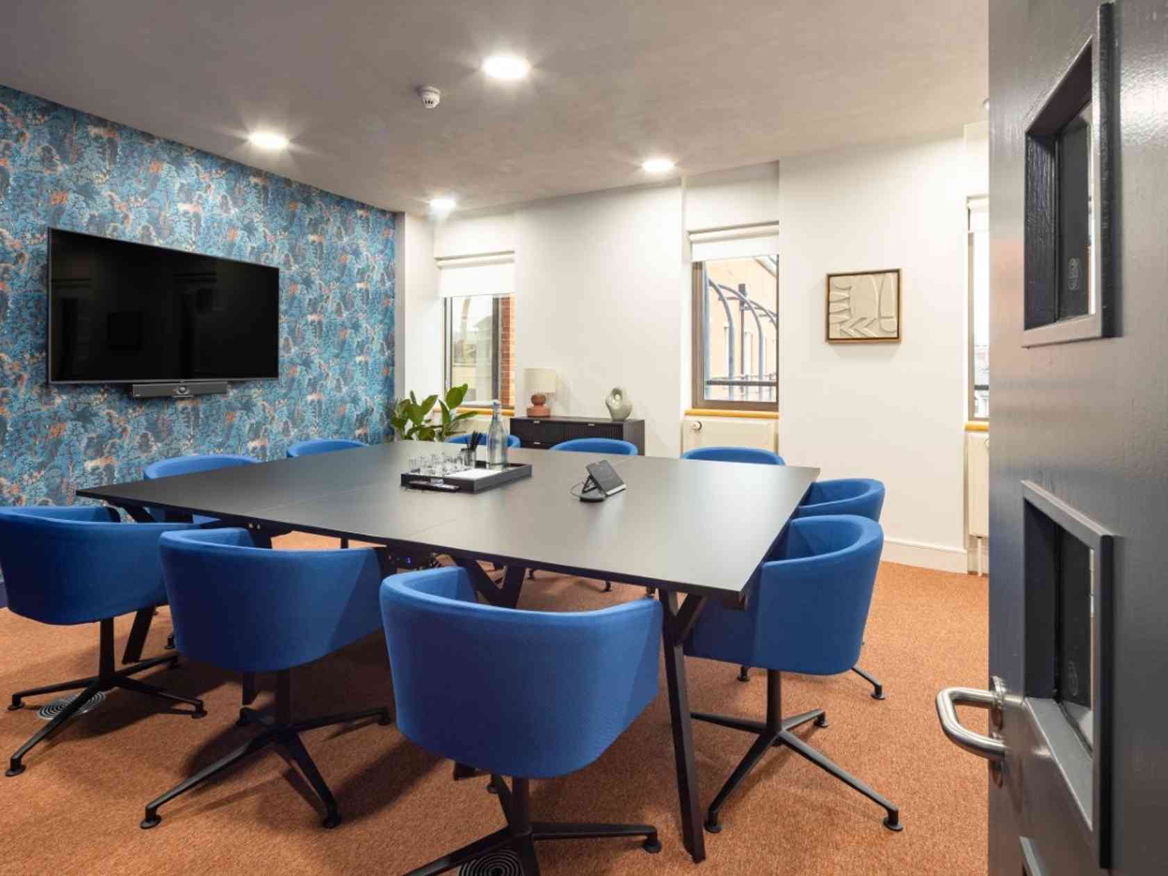 10 person meeting room