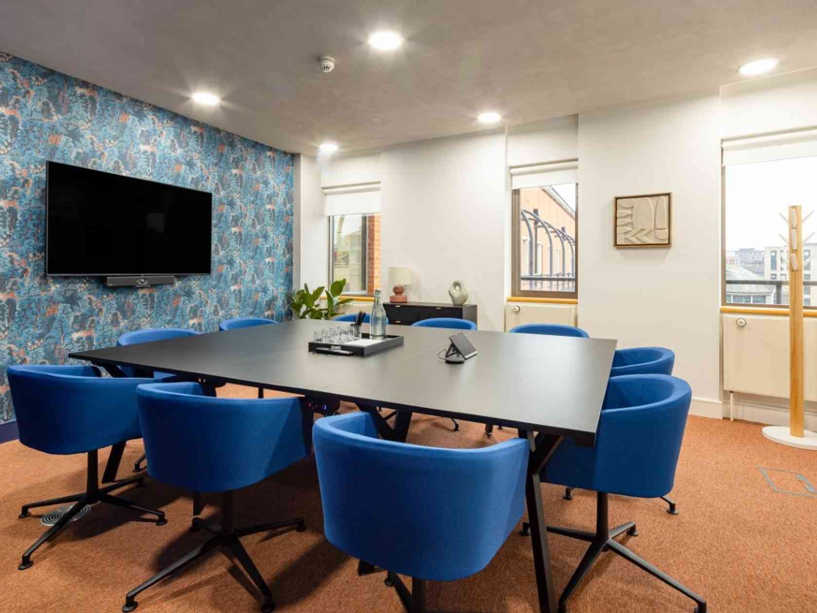 10 person meeting room