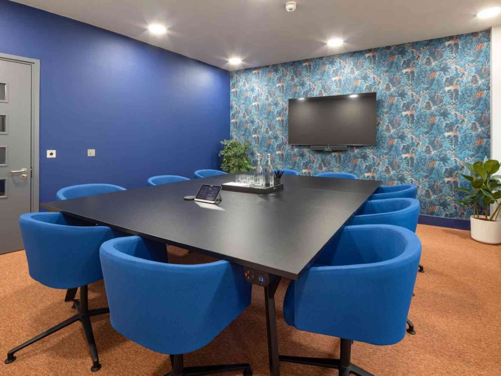 10 person meeting room