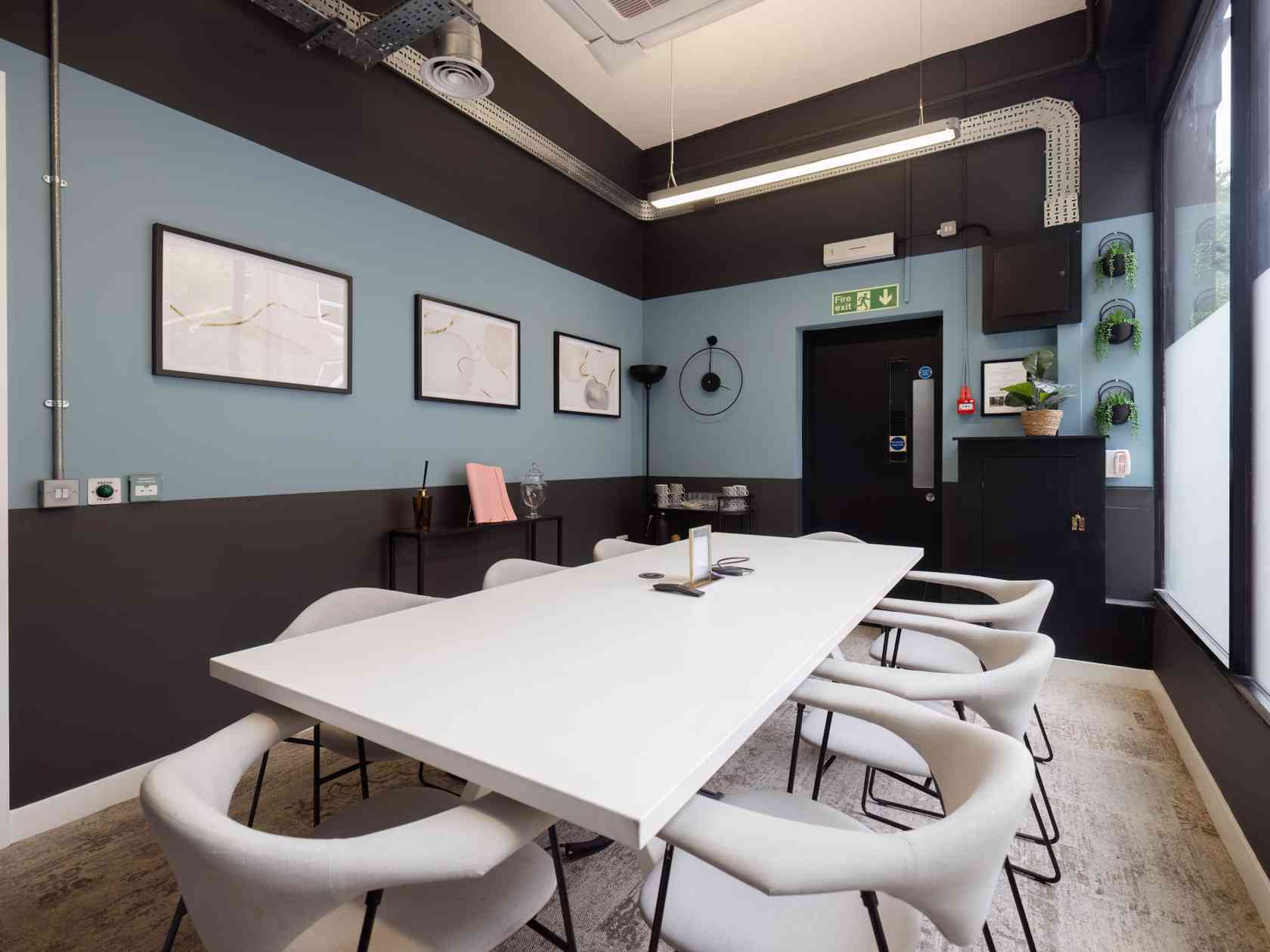 8 person meeting room