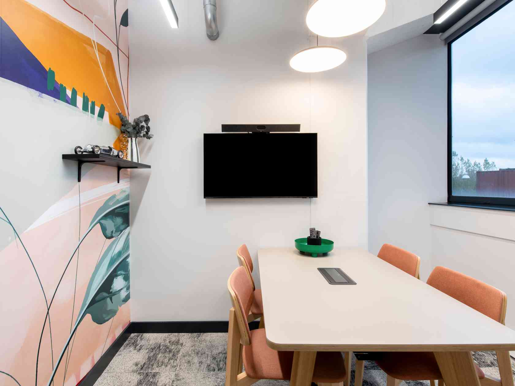 4 person meeting room