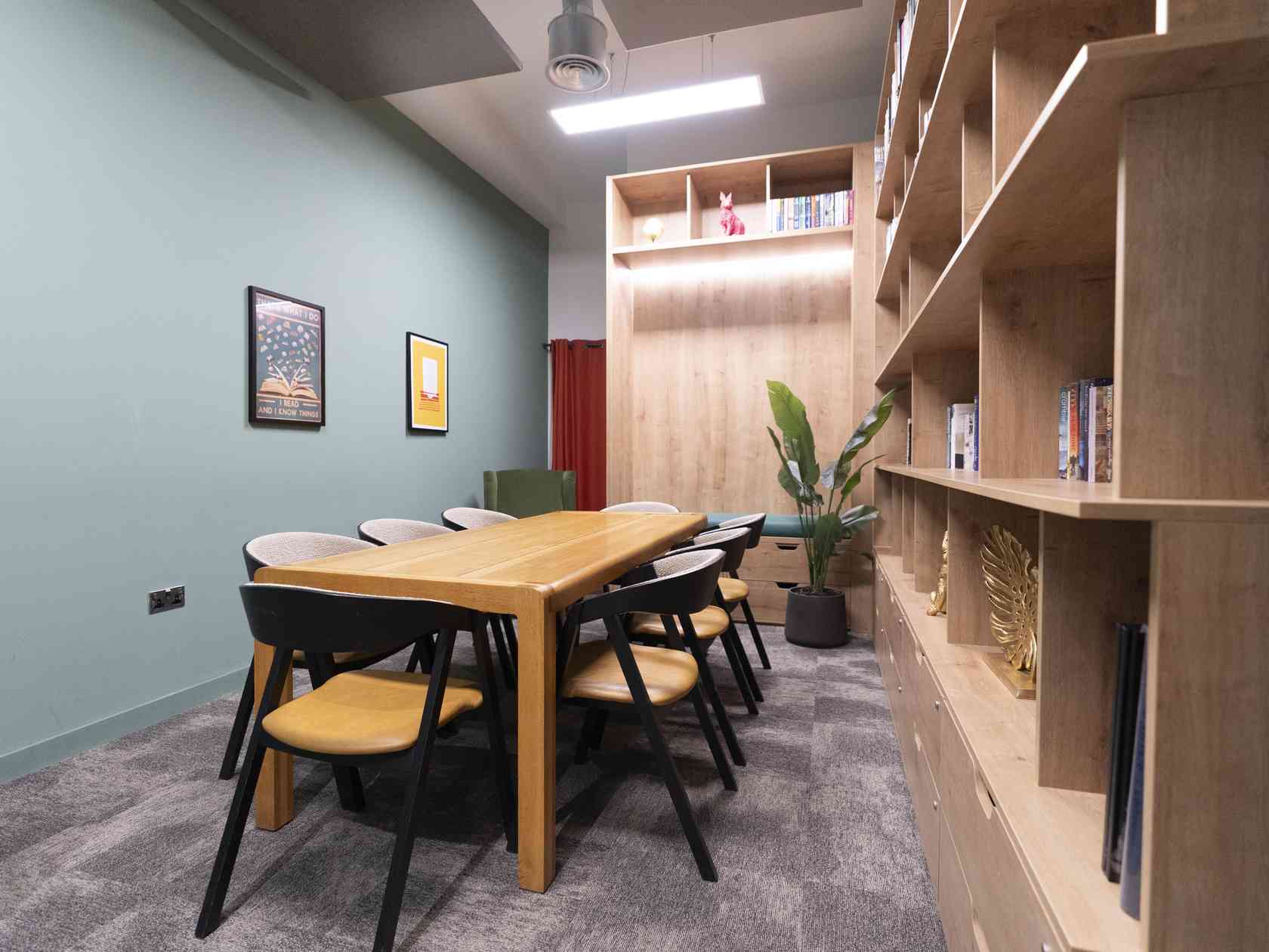 8 person meeting room