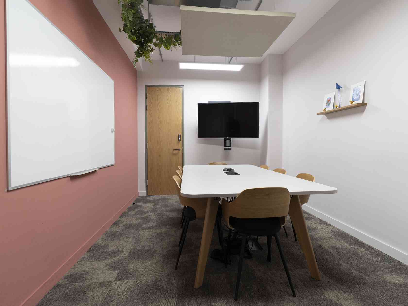 6 person meeting room