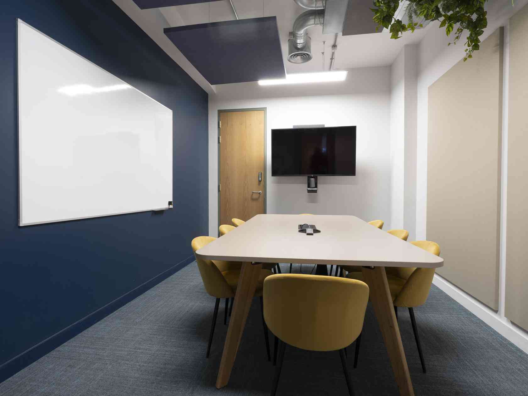 8 person meeting room