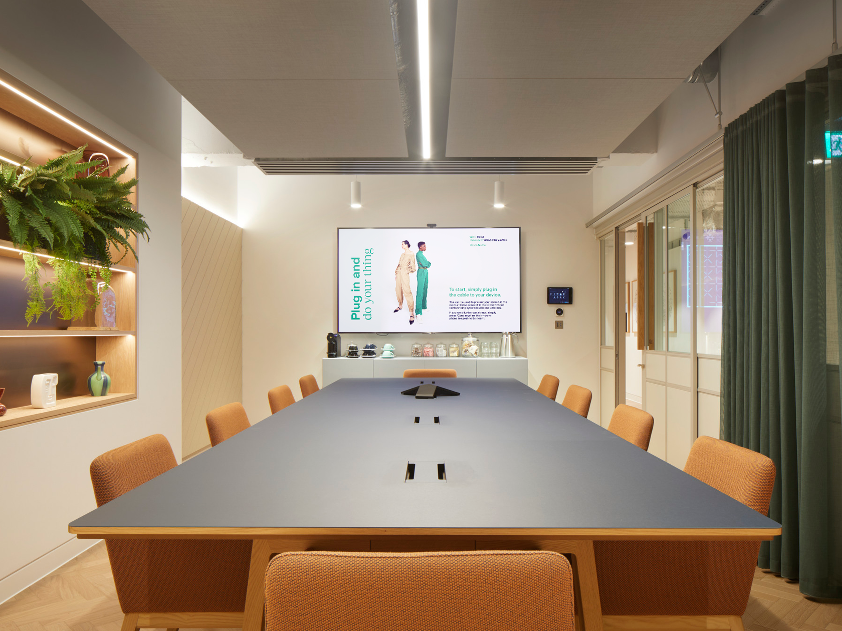 10 person meeting room